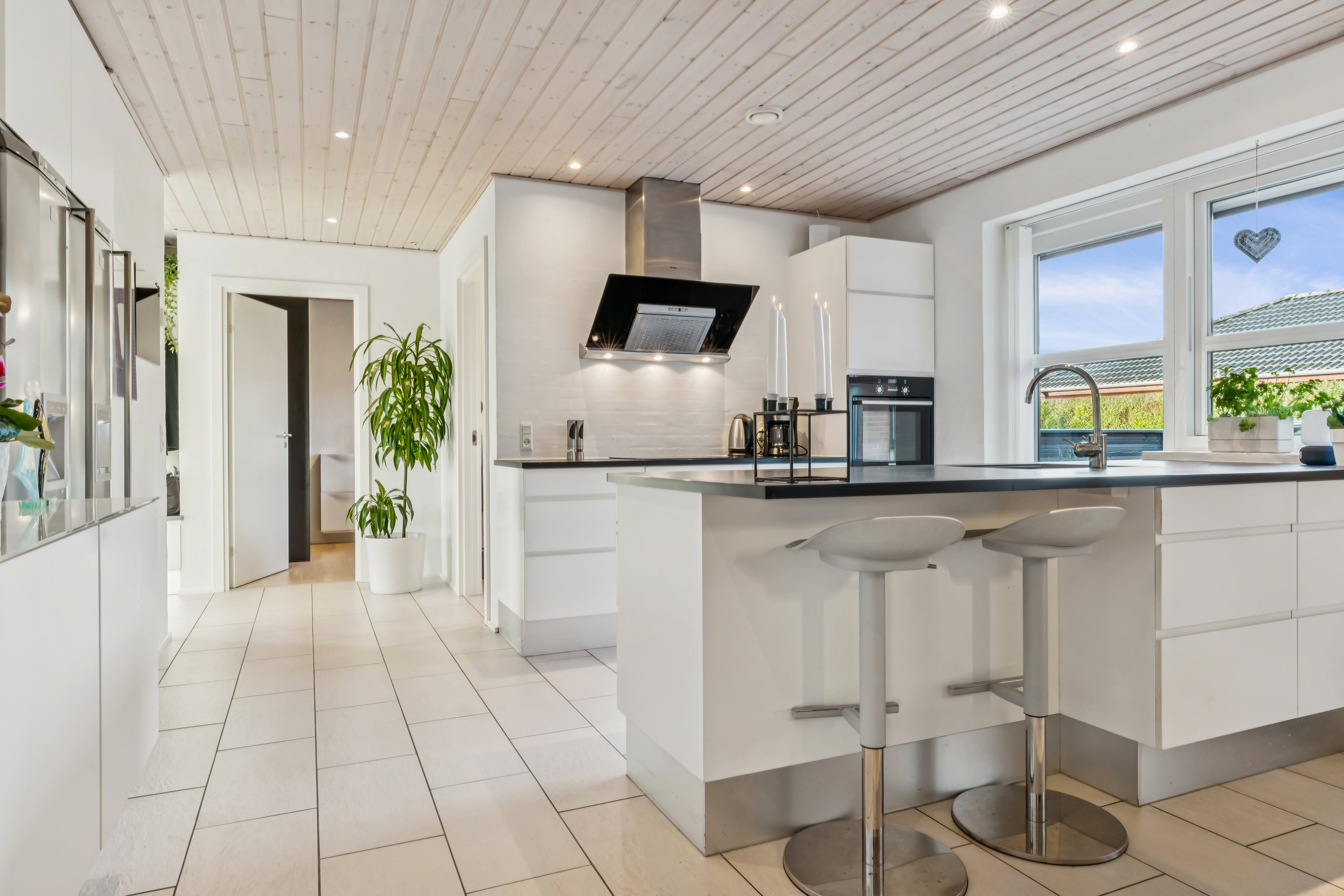 Fremhævet køkken billede i fuldskærmstilstand. Billede af Kærhavegårdvej 70, 9270 Klarup