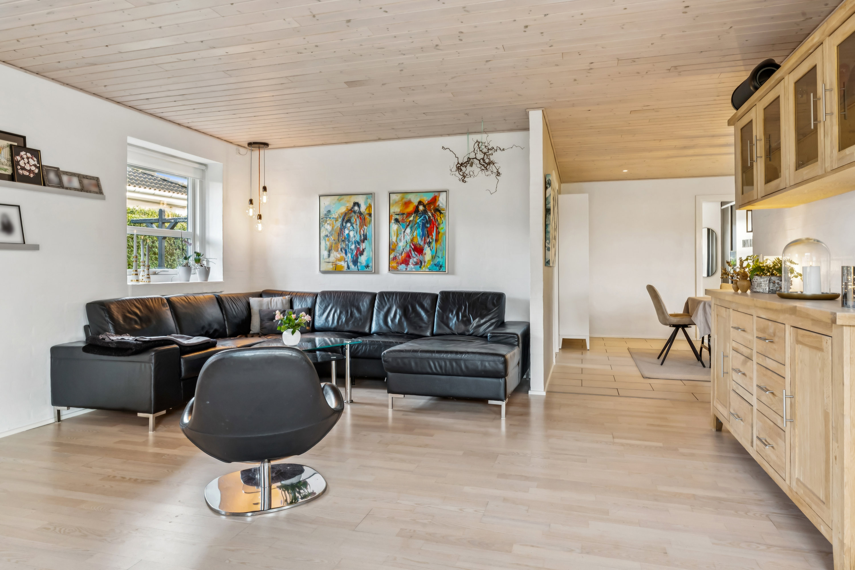 Fremhævet stue billede i fuldskærmstilstand. Billede af Kærhavegårdvej 70, 9270 Klarup