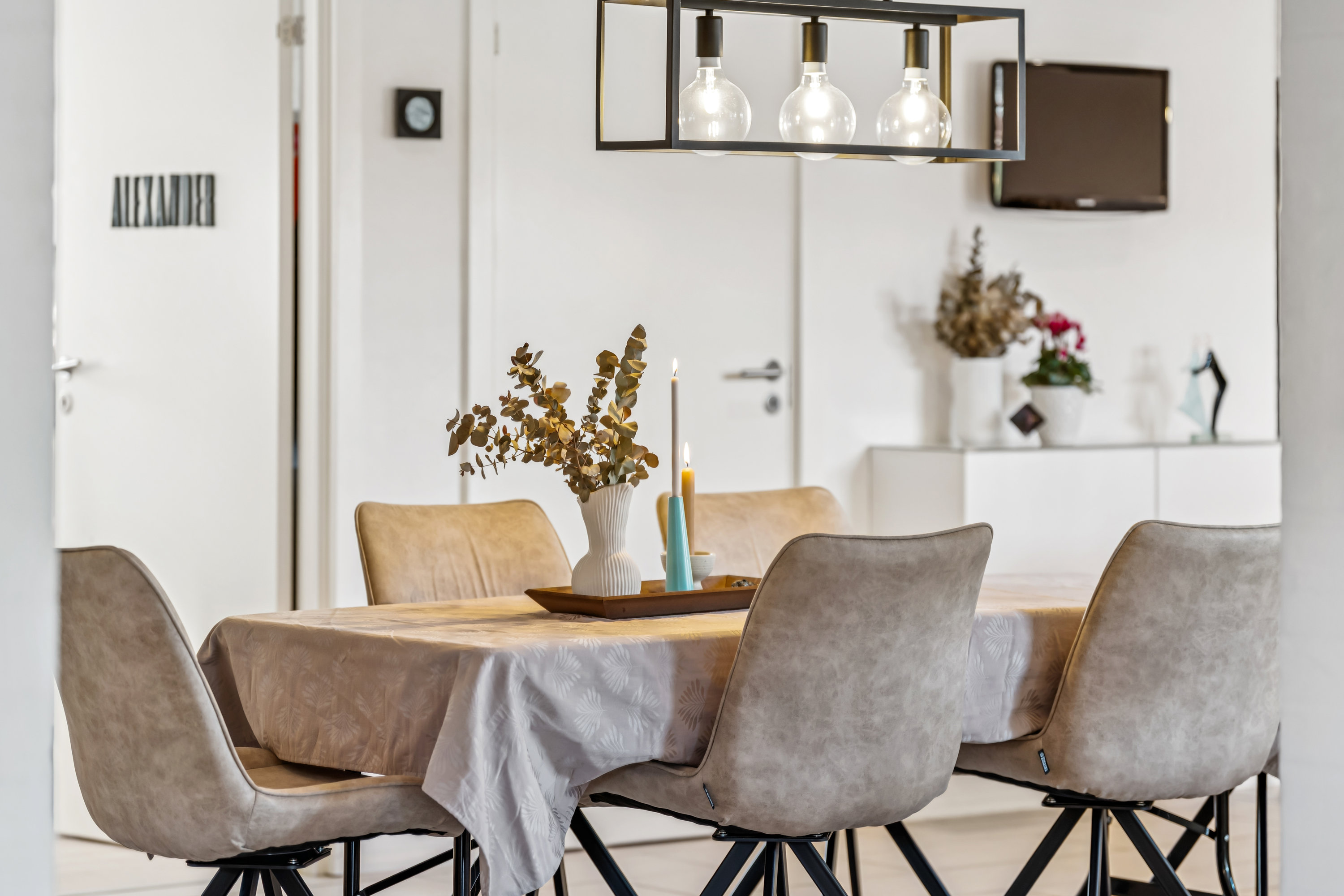 Fremhævet stue billede i fuldskærmstilstand. Billede af Kærhavegårdvej 70, 9270 Klarup