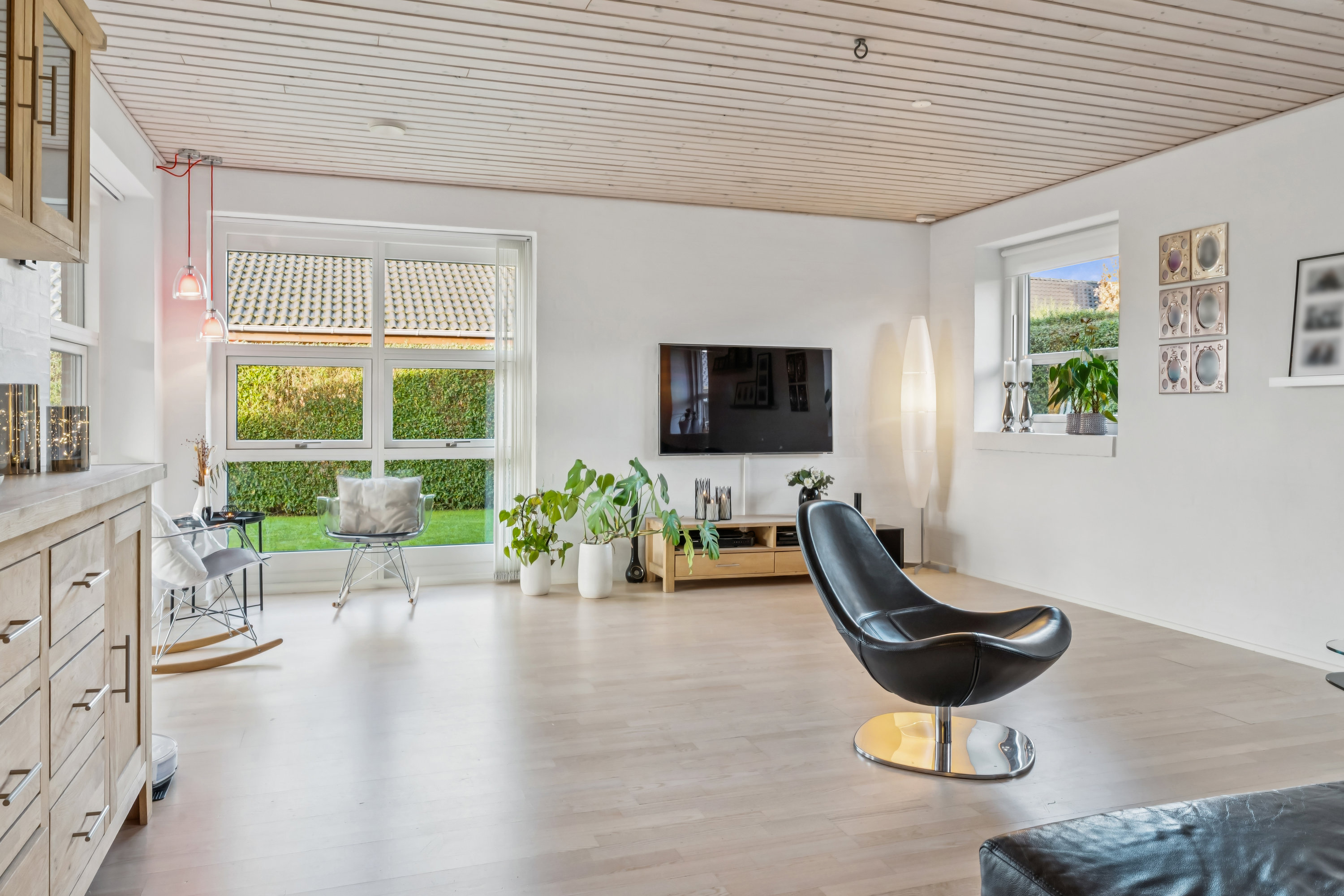 Fremhævet stue billede i fuldskærmstilstand. Billede af Kærhavegårdvej 70, 9270 Klarup