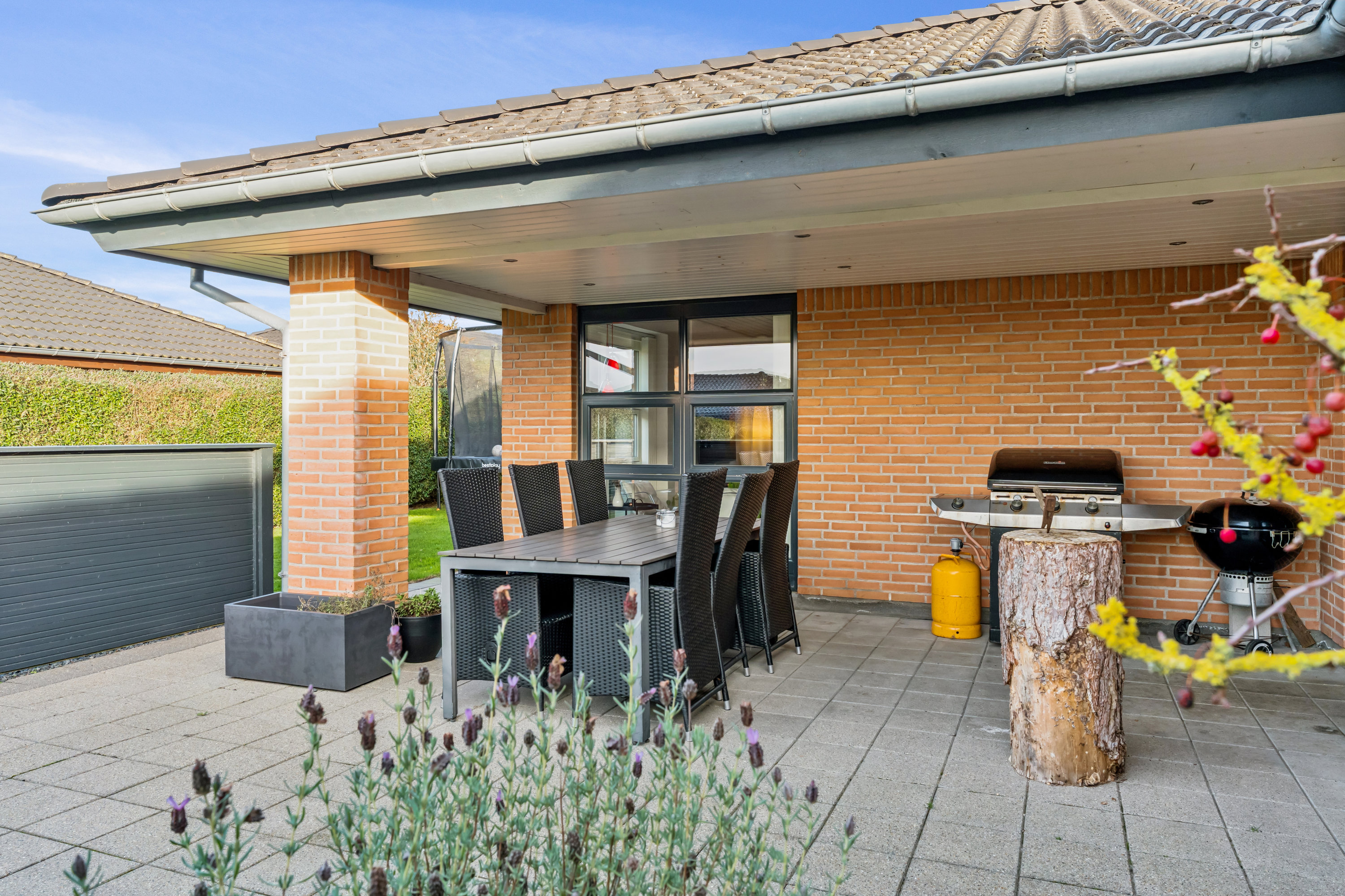 Fremhævet terrasse billede i fuldskærmstilstand. Billede af Kærhavegårdvej 70, 9270 Klarup