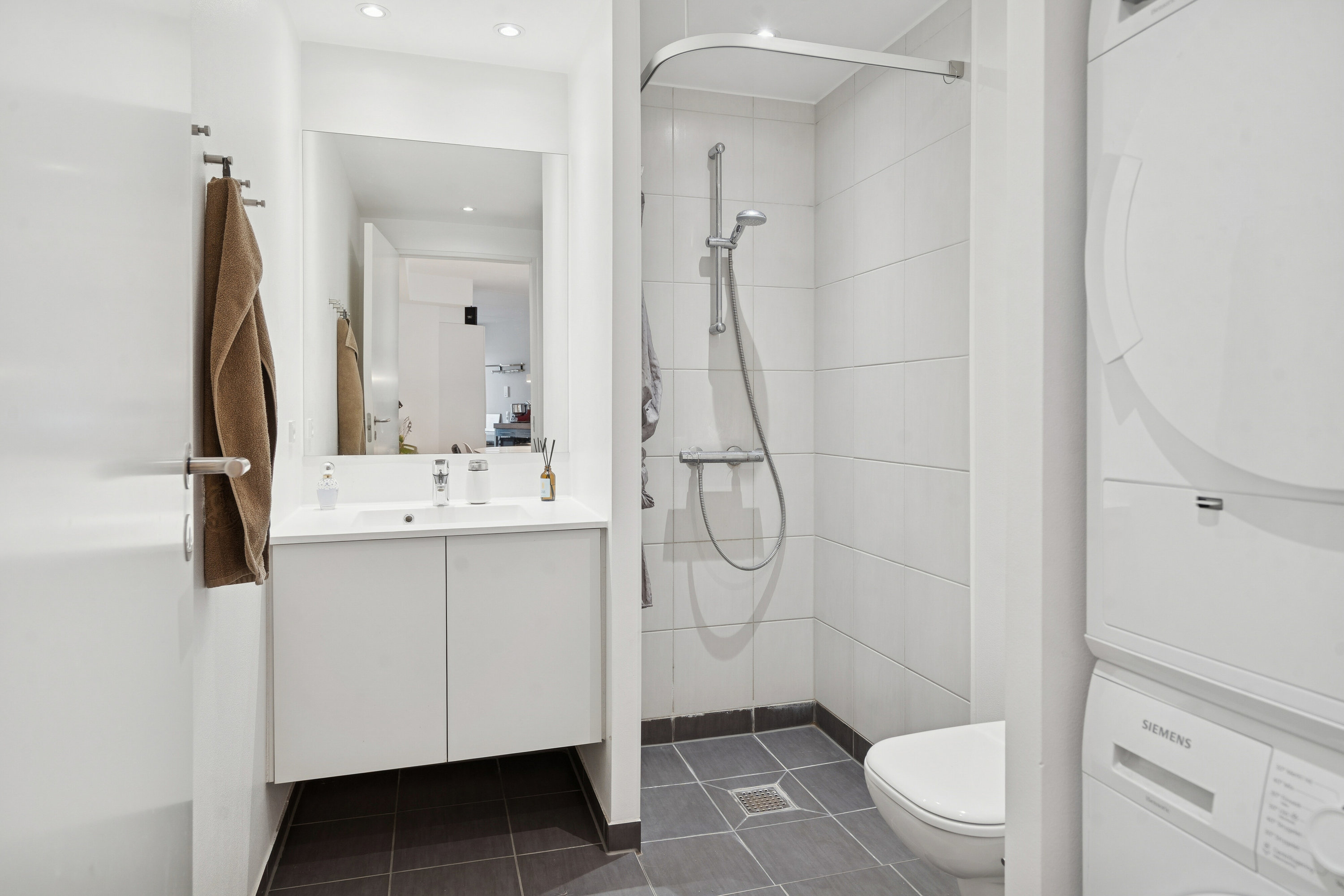 Fremhævet badeværelse billede i fuldskærmstilstand. Billede af Østre Stationsvej 37L, 3. 2., 5000 Odense C