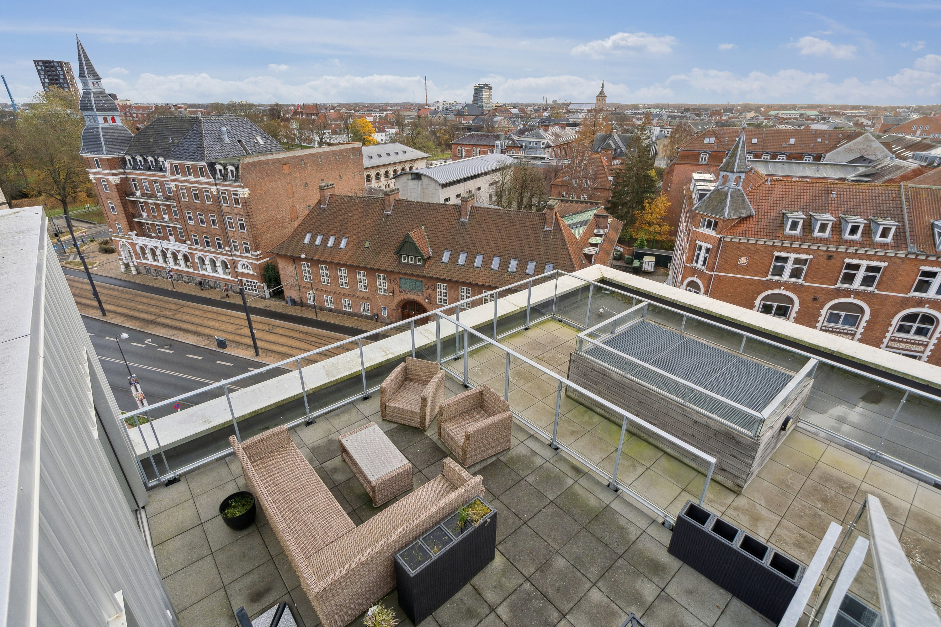 Fremhævet altan billede i fuldskærmstilstand. Billede af Østre Stationsvej 37L, 3. 2., 5000 Odense C