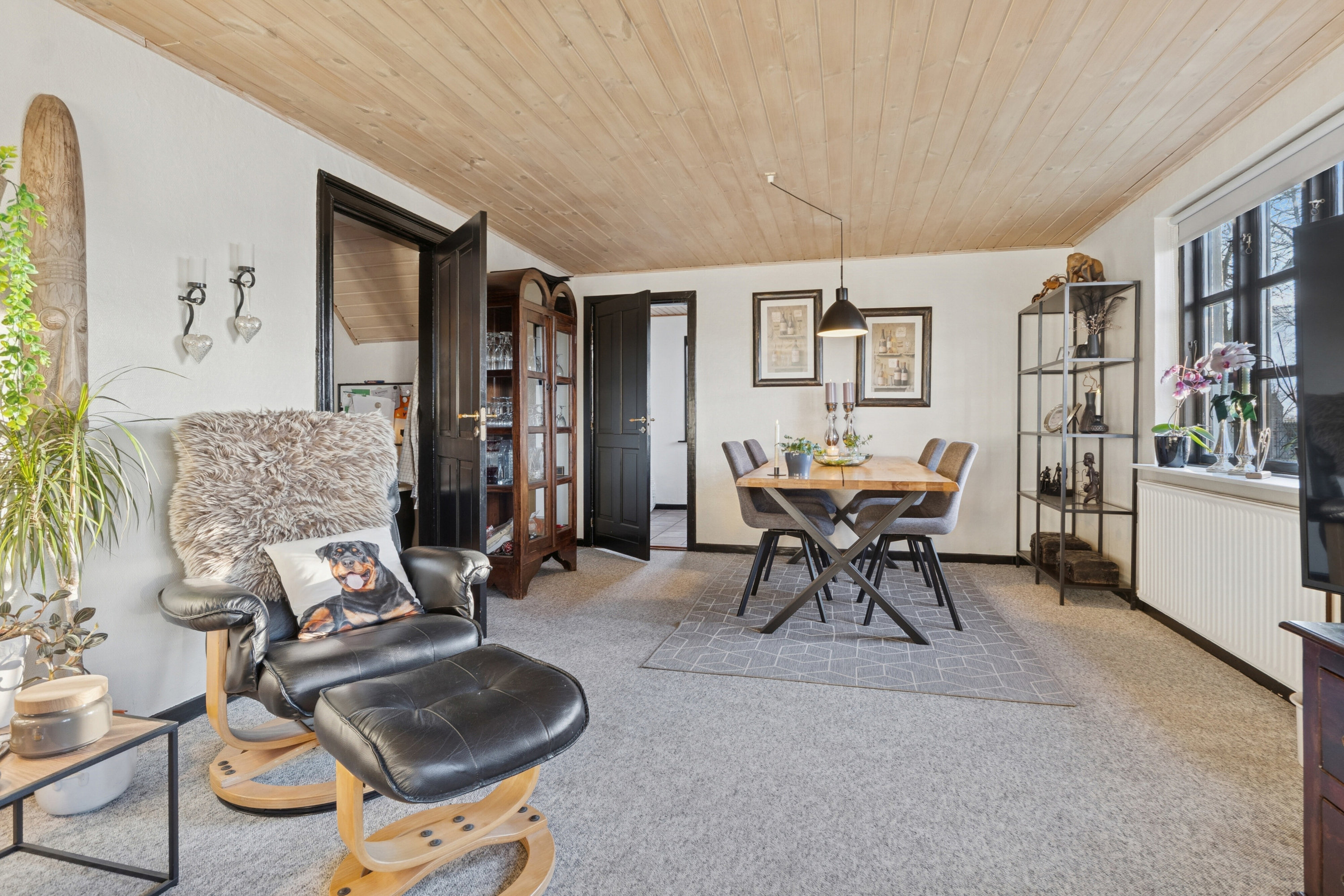 Fremhævet stue billede i fuldskærmstilstand. Billede af Lilleringvej 5, Storring, 8464 Galten