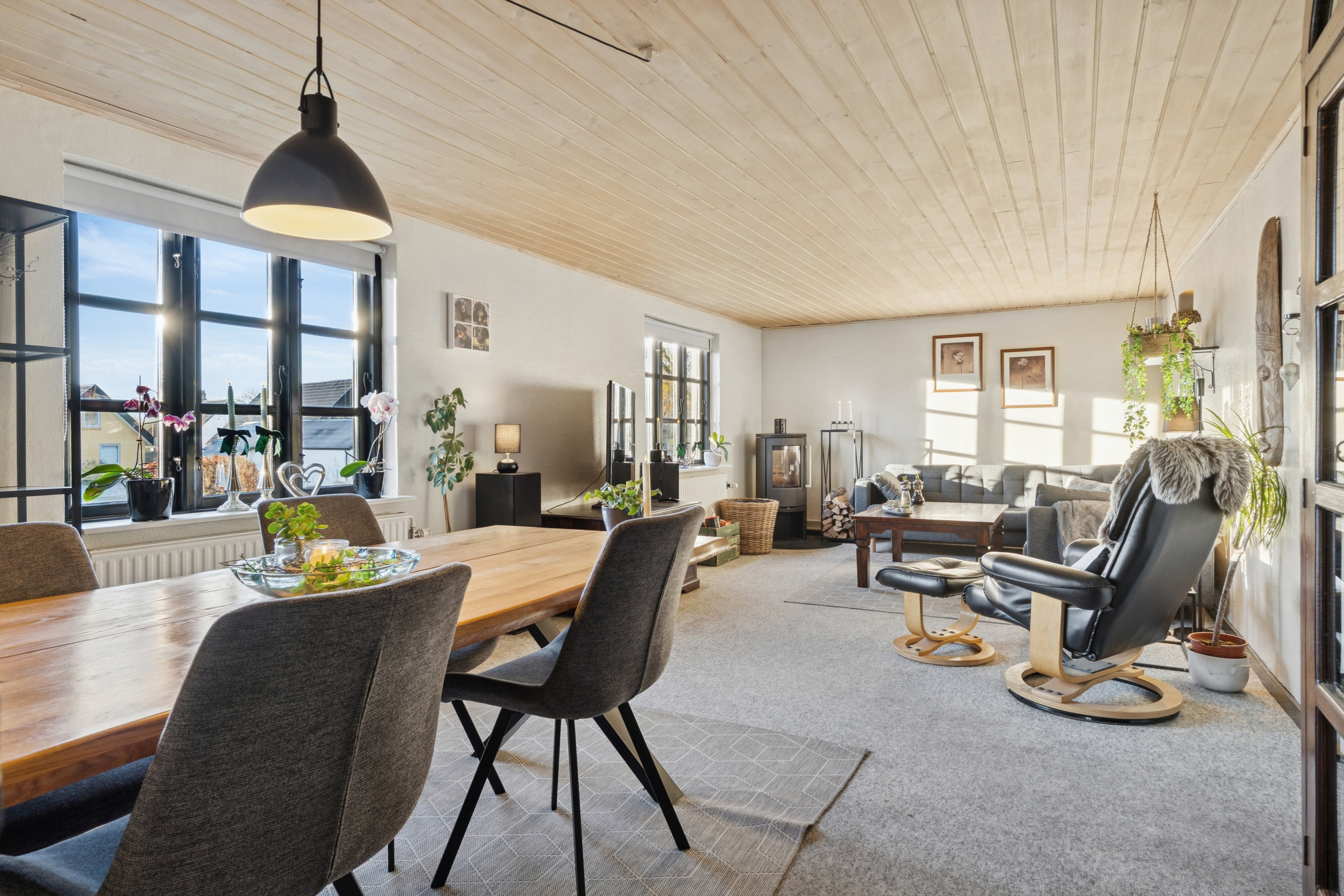 Fremhævet stue billede i fuldskærmstilstand. Billede af Lilleringvej 5, Storring, 8464 Galten