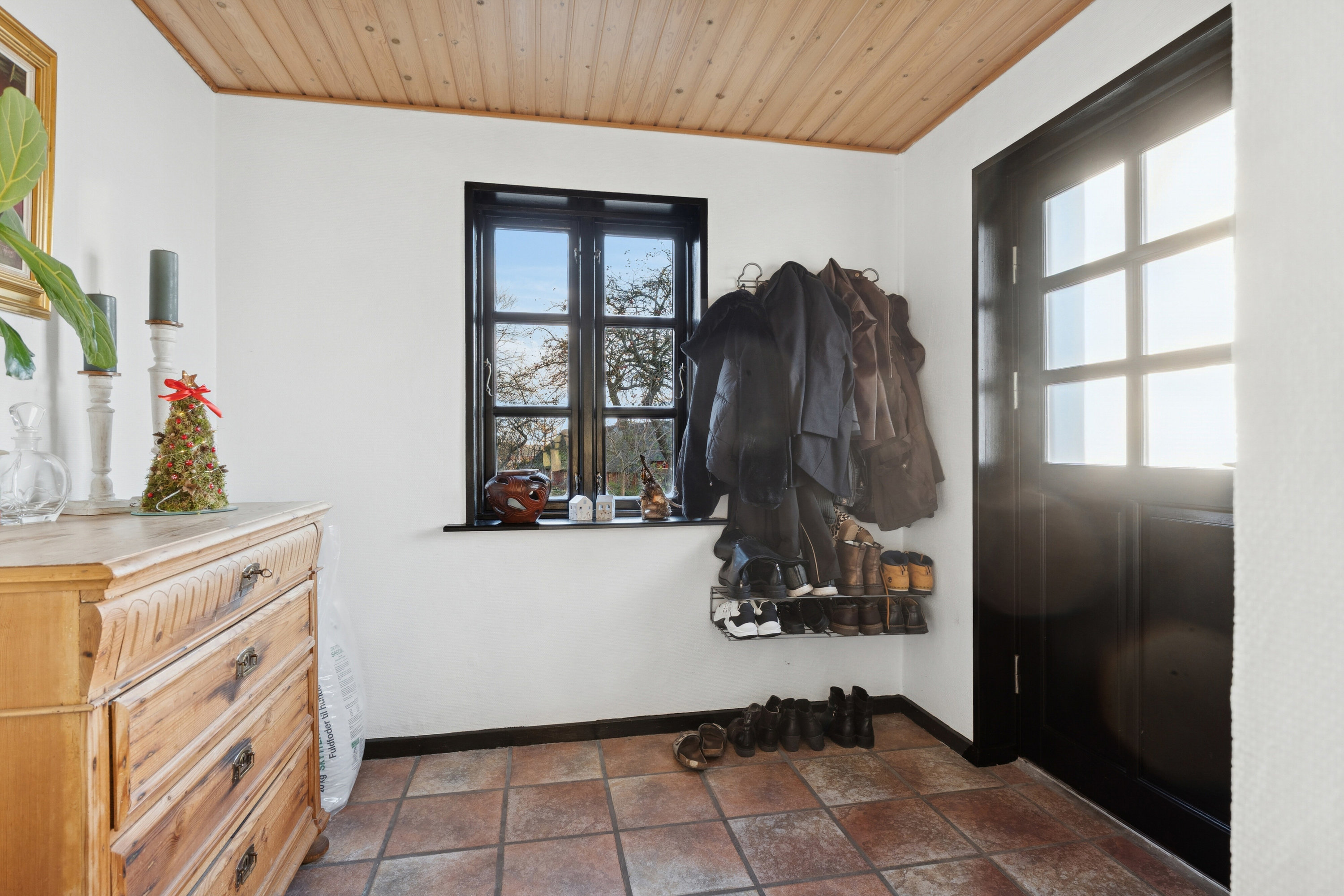 Fremhævet gang billede i fuldskærmstilstand. Billede af Lilleringvej 5, Storring, 8464 Galten