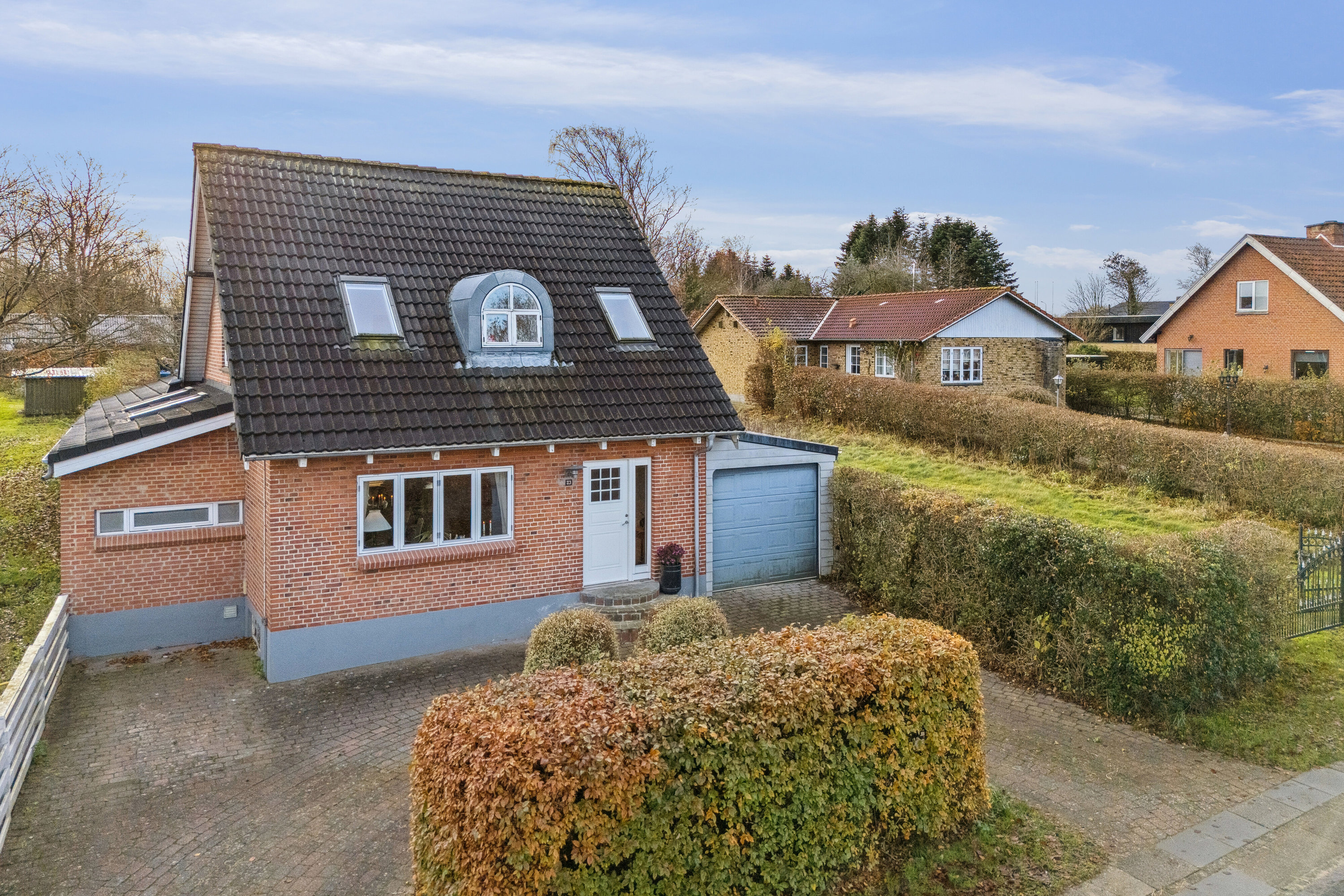 Fremhævet udendørs billede i fuldskærmstilstand. Billede af Thorningvej 33, 8620 Kjellerup