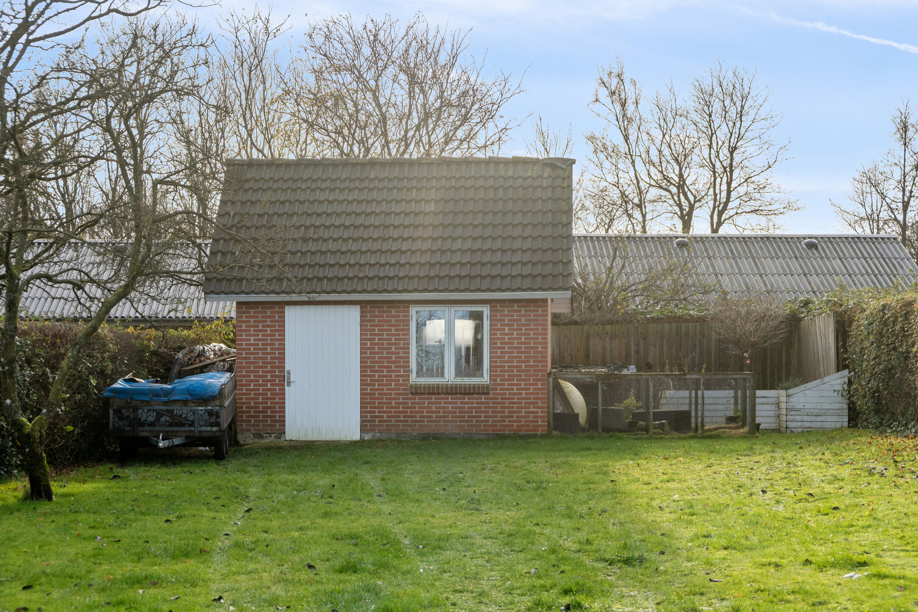 Fremhævet udendørs billede i fuldskærmstilstand. Billede af Thorningvej 33, 8620 Kjellerup