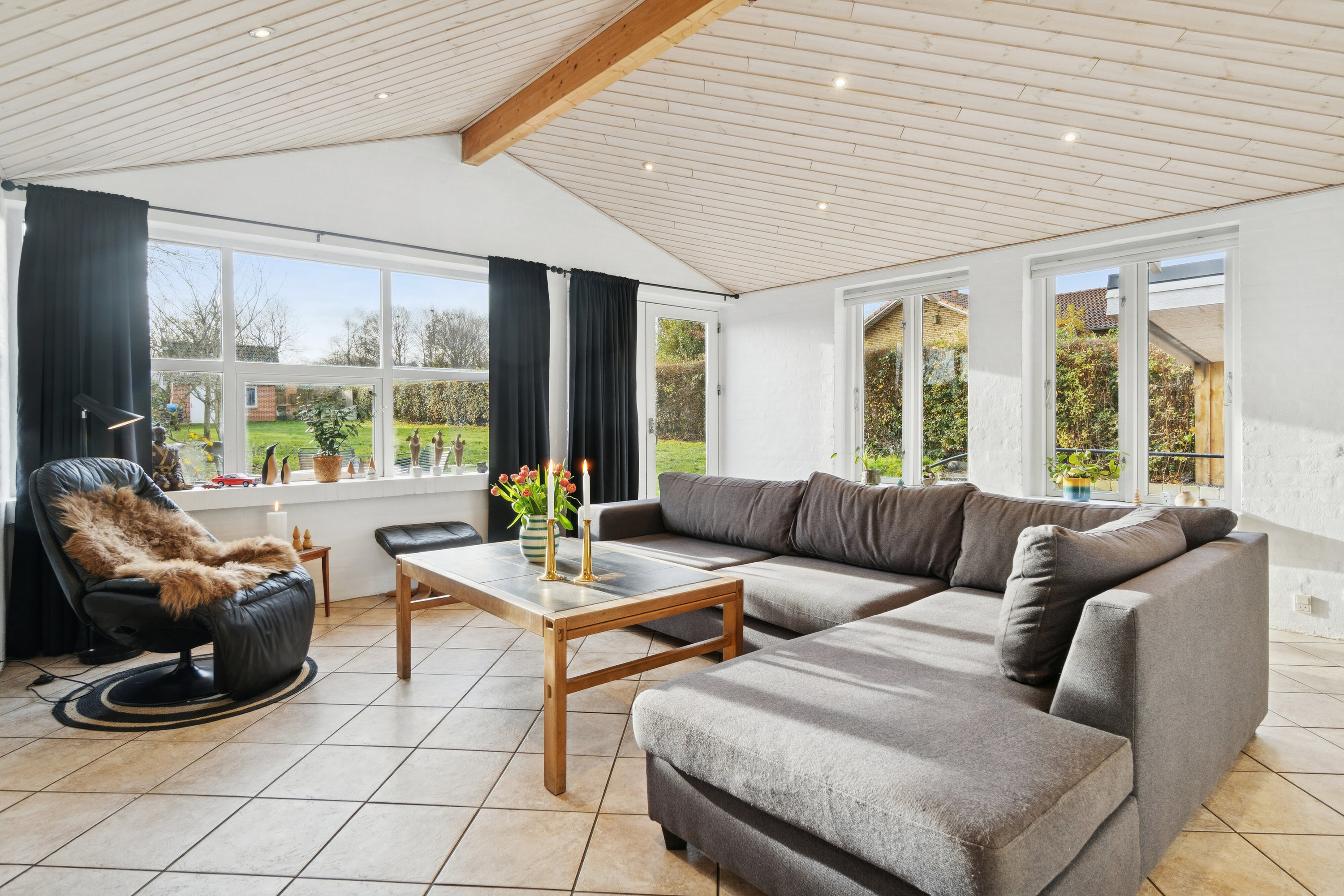 Fremhævet stue billede i fuldskærmstilstand. Billede af Thorningvej 33, 8620 Kjellerup