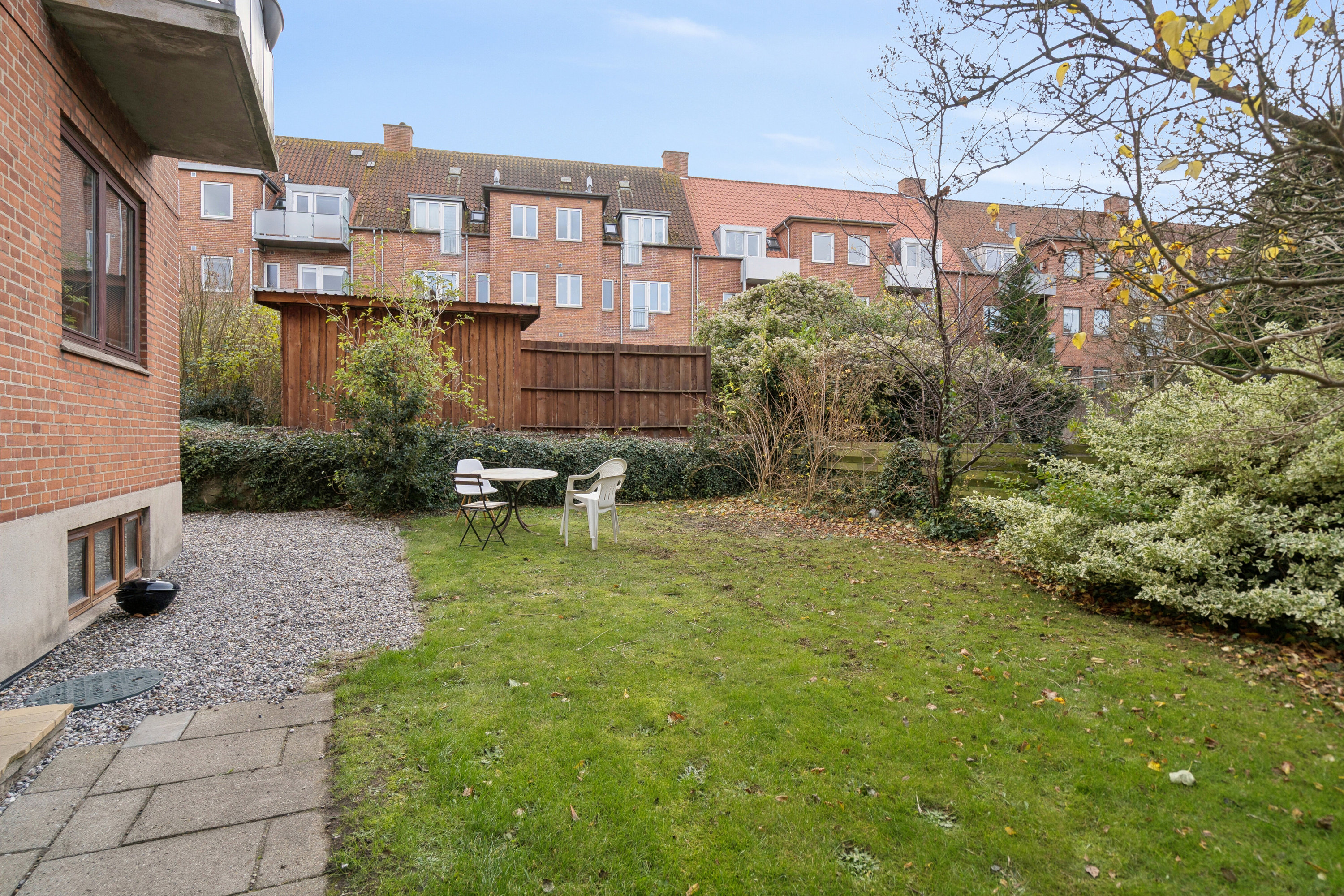 Fremhævet set fra haven billede i fuldskærmstilstand. Billede af Thuresensgade 9A, st.. tv., 5000 Odense C