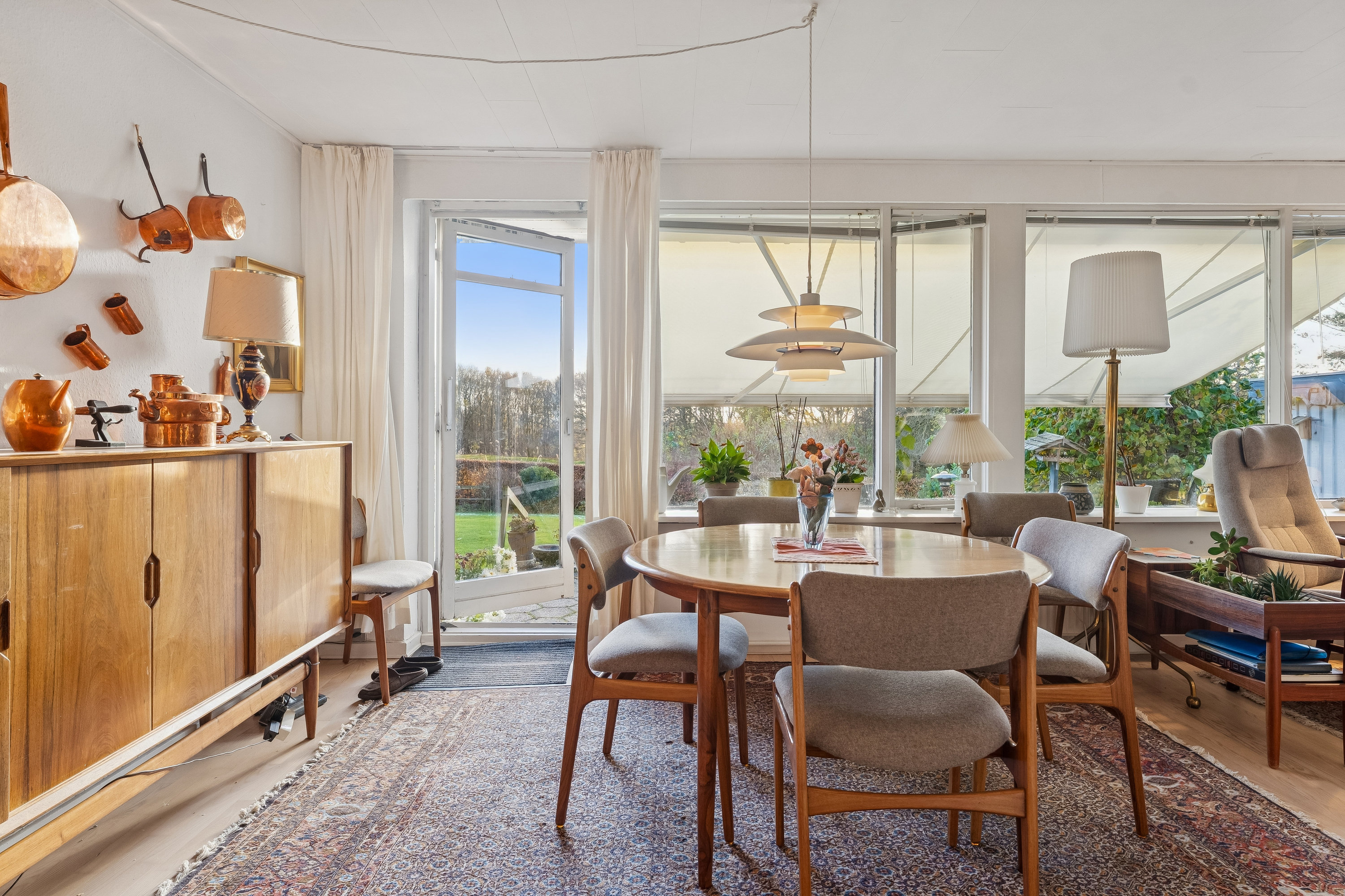 Fremhævet stue billede i fuldskærmstilstand. Billede af Rosenholmvej 23, 8930 Randers NØ