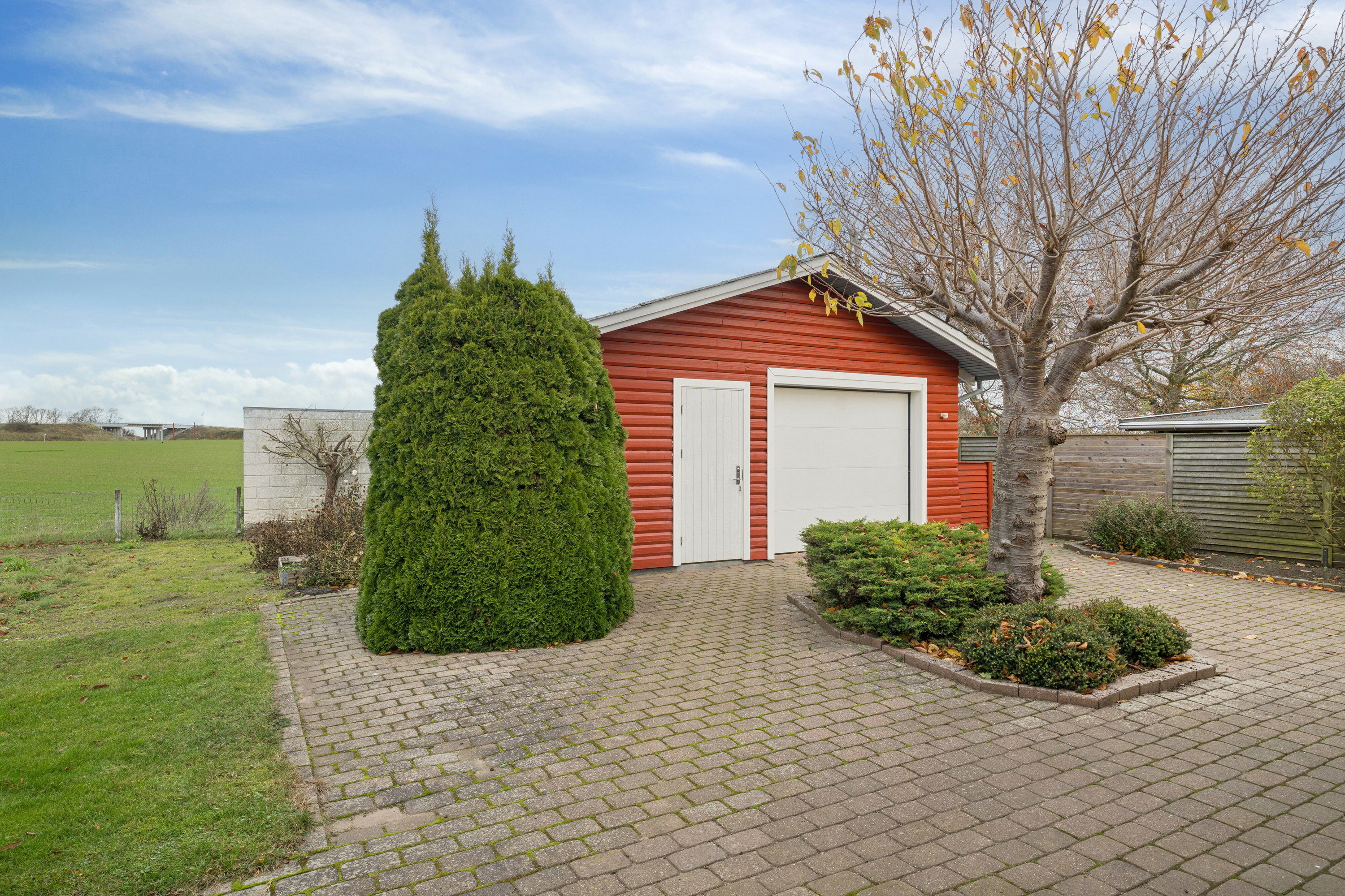 Fremhævet set fra haven billede i fuldskærmstilstand. Billede af Pilevej 11, 4760 Vordingborg
