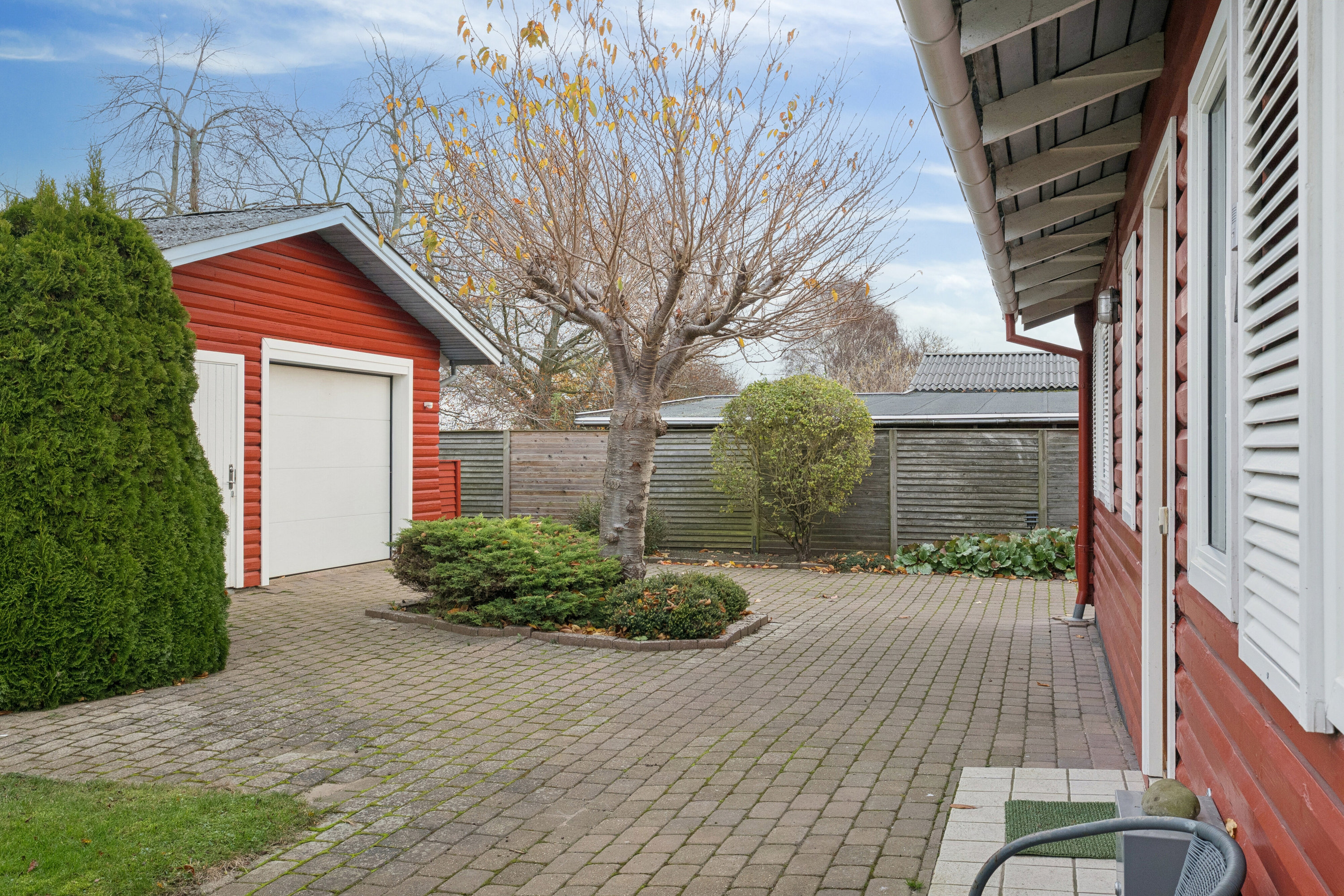 Fremhævet set fra haven billede i fuldskærmstilstand. Billede af Pilevej 11, 4760 Vordingborg