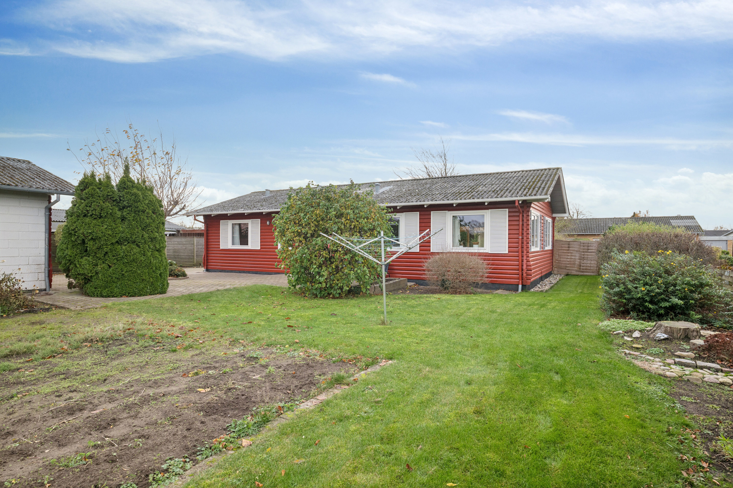 Fremhævet set fra haven billede i fuldskærmstilstand. Billede af Pilevej 11, 4760 Vordingborg