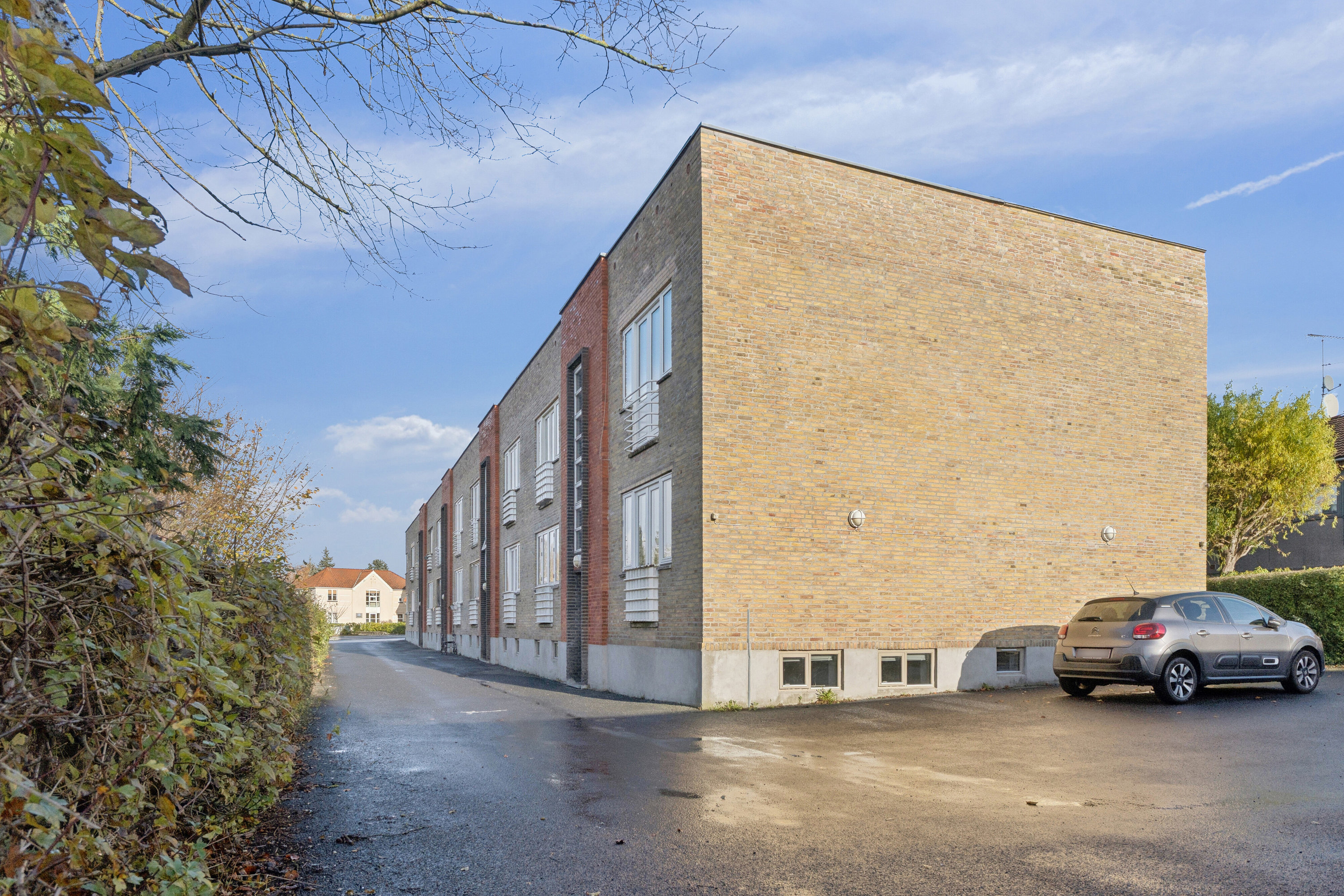 Fremhævet set fra vejen billede i fuldskærmstilstand. Billede af Bagsværdvej 71B, 1. tv., 2800 Kongens Lyngby