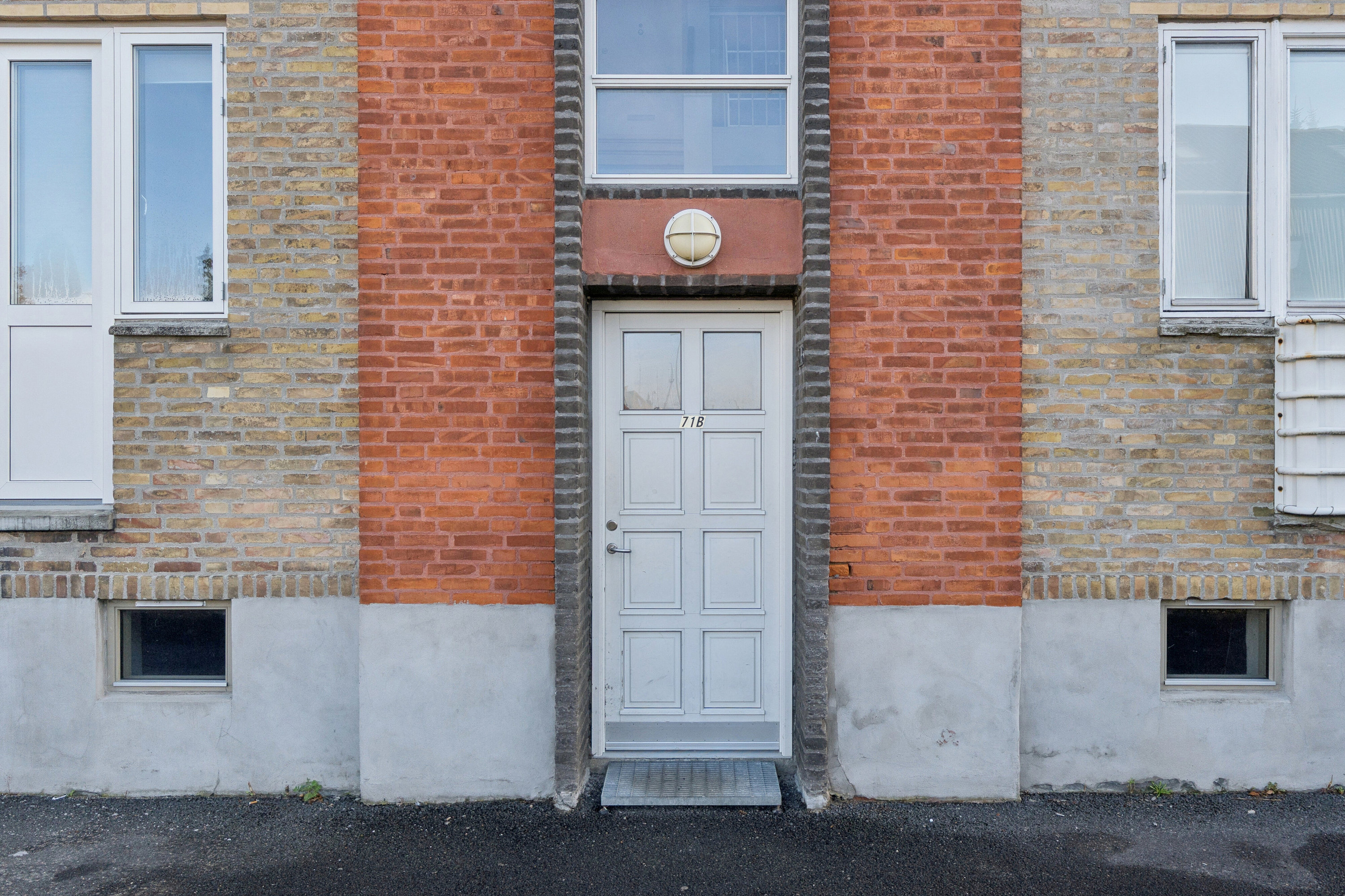 Fremhævet set fra vejen billede i fuldskærmstilstand. Billede af Bagsværdvej 71B, 1. tv., 2800 Kongens Lyngby