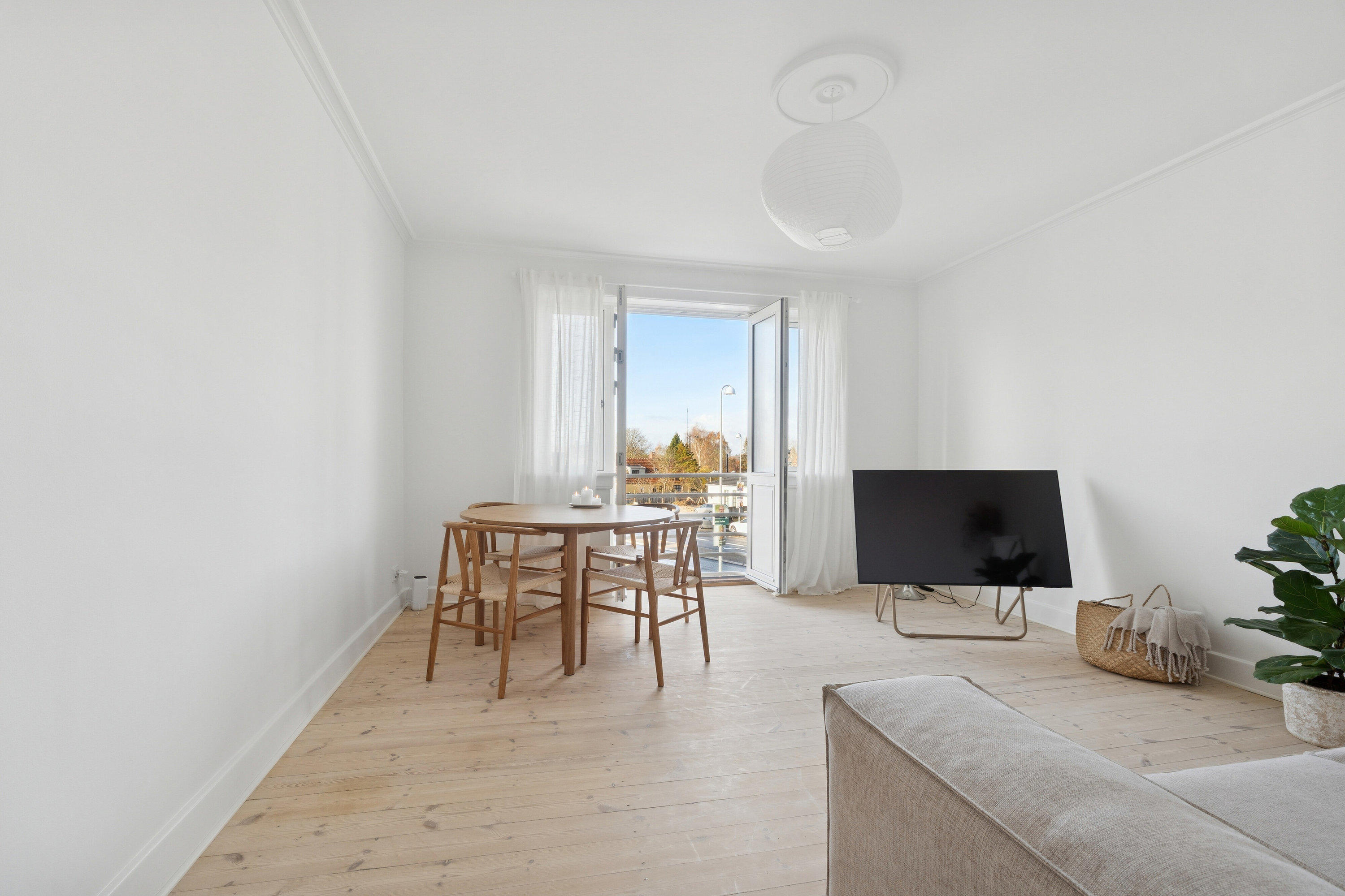 Fremhævet stue billede i fuldskærmstilstand. Billede af Bagsværdvej 71B, 1. tv., 2800 Kongens Lyngby