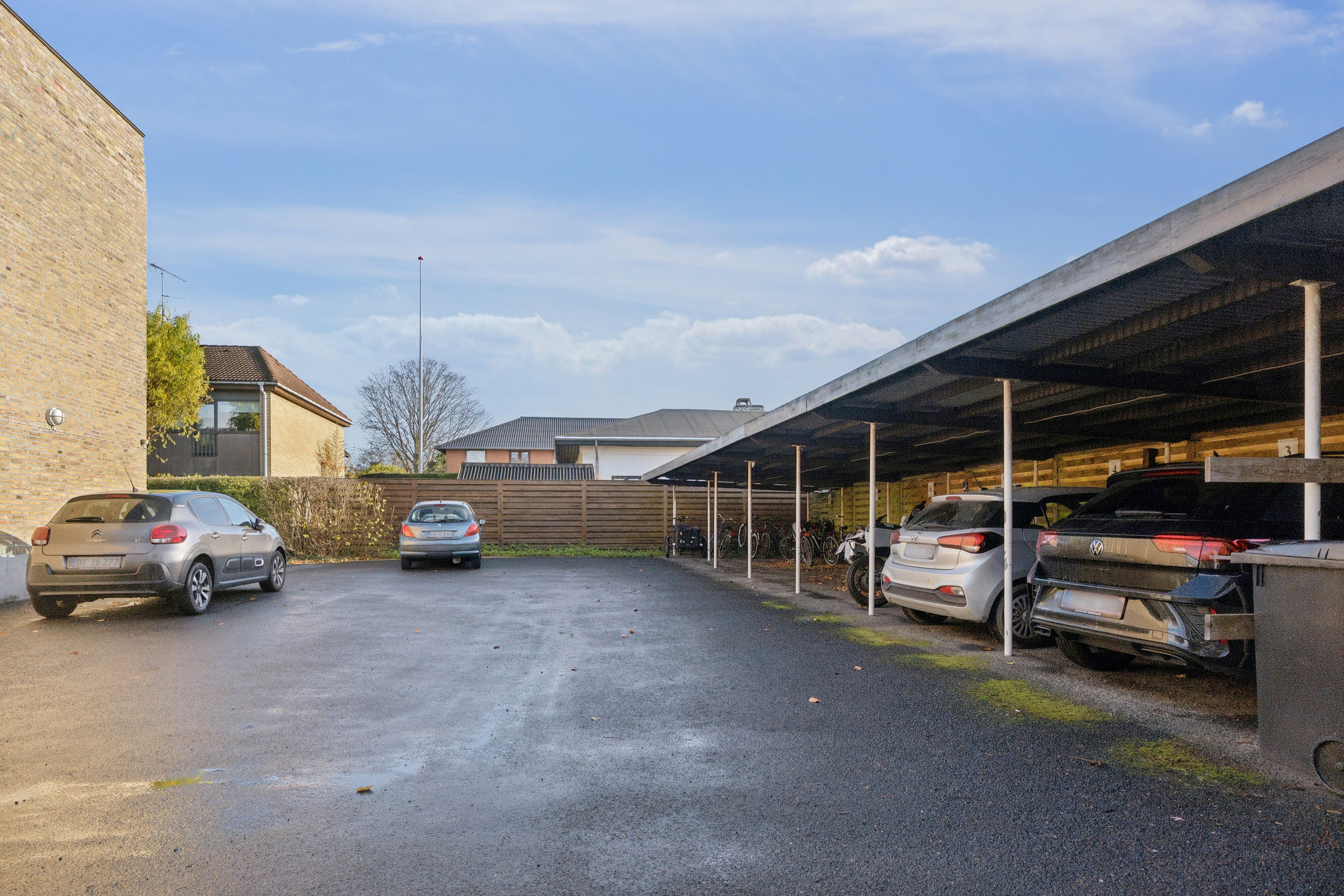 Fremhævet parkering billede i fuldskærmstilstand. Billede af Bagsværdvej 71B, 1. tv., 2800 Kongens Lyngby