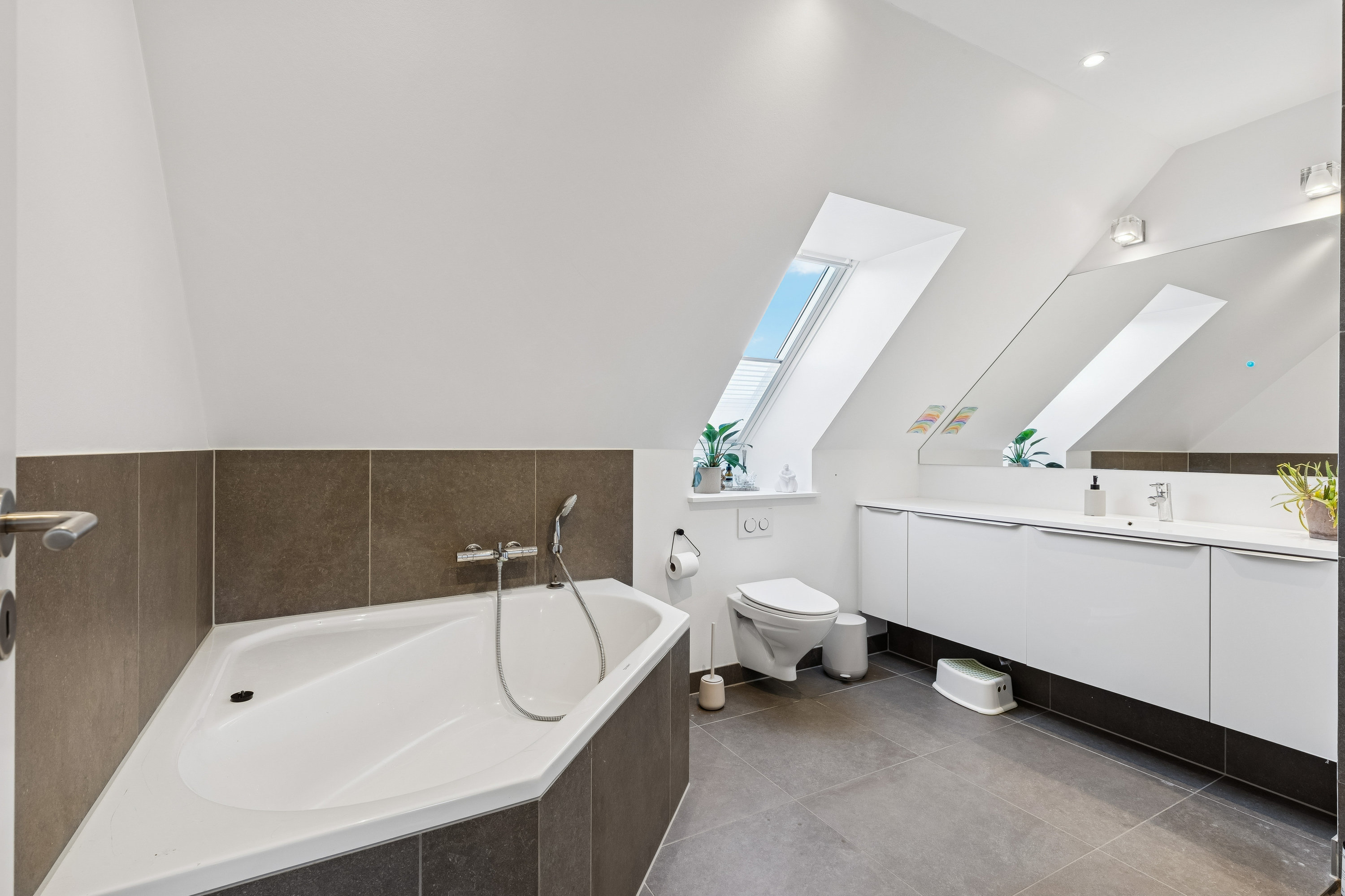 Fremhævet badeværelse billede i fuldskærmstilstand. Billede af Kirkebjerggårdsvej 12B, 2635 Ishøj