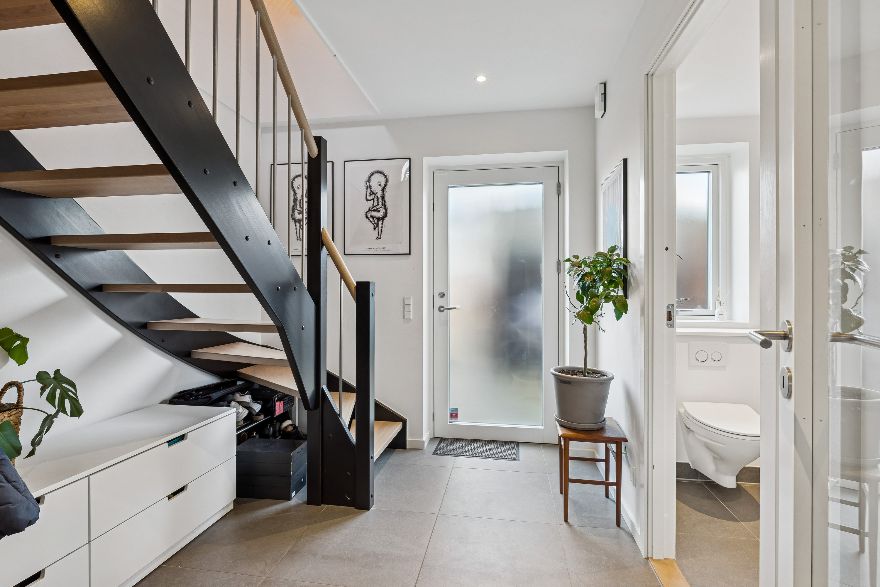 Fremhævet trappe billede i fuldskærmstilstand. Billede af Kirkebjerggårdsvej 12B, 2635 Ishøj