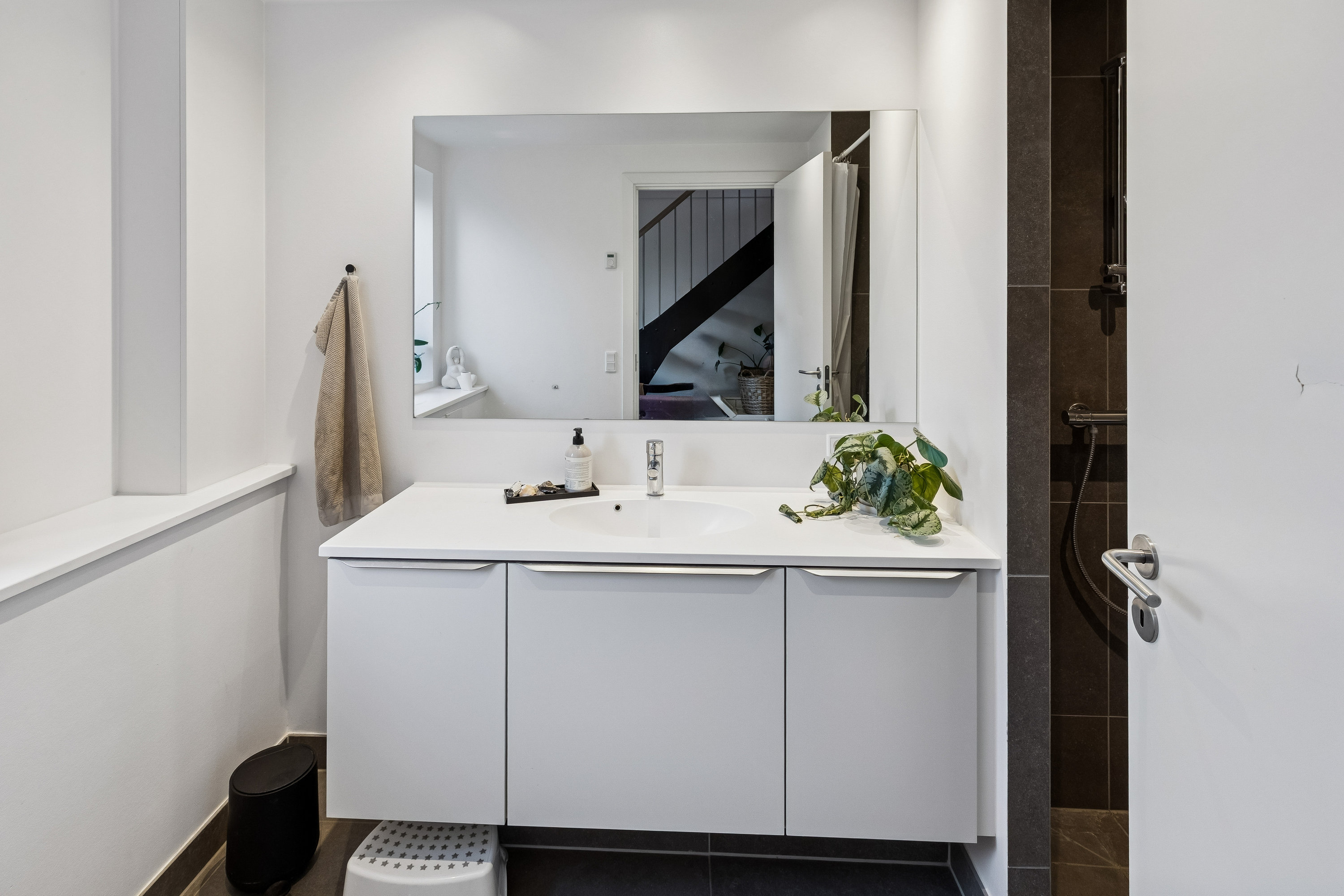 Fremhævet badeværelse billede i fuldskærmstilstand. Billede af Kirkebjerggårdsvej 12B, 2635 Ishøj