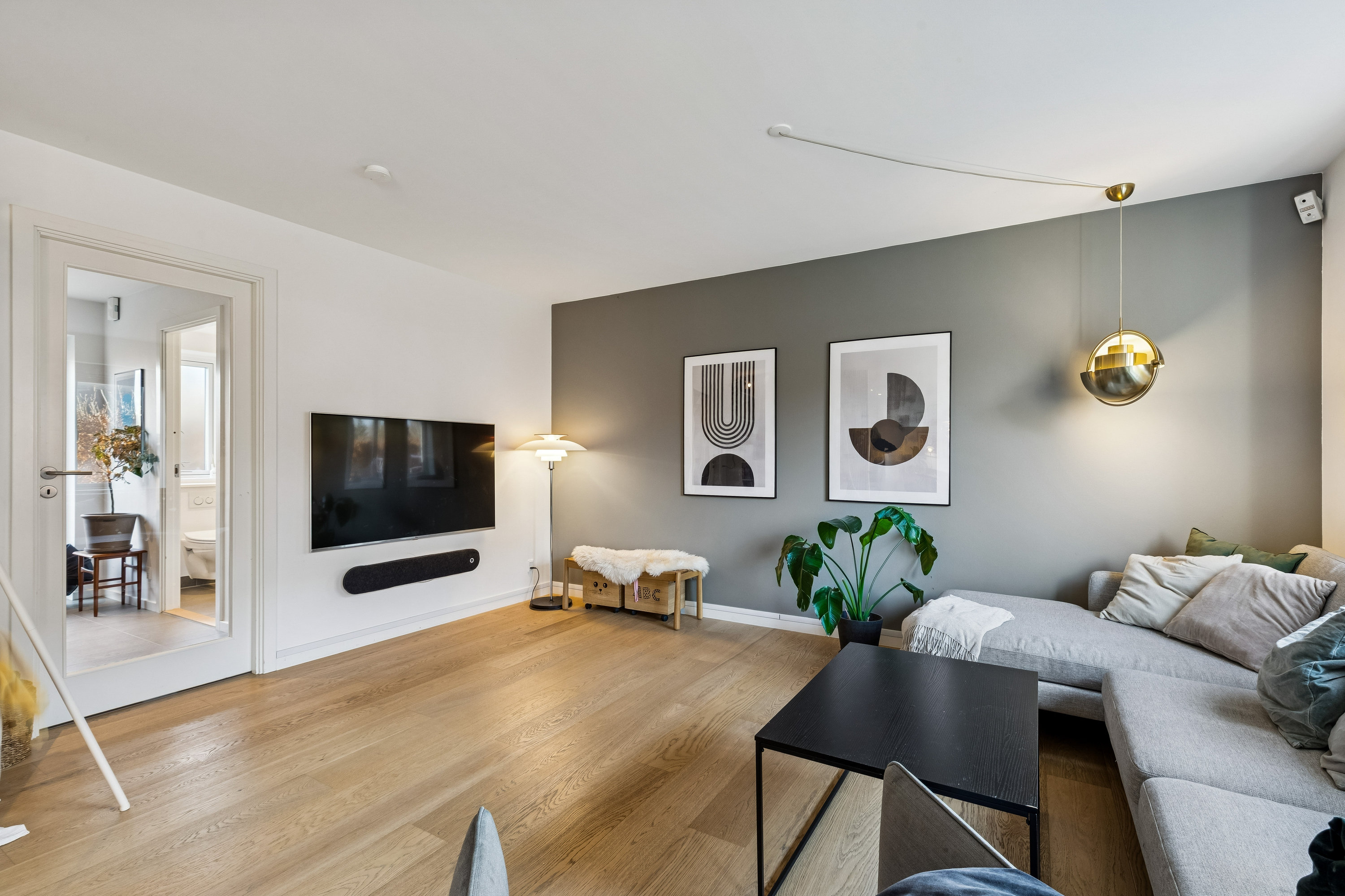 Fremhævet stue billede i fuldskærmstilstand. Billede af Kirkebjerggårdsvej 12B, 2635 Ishøj