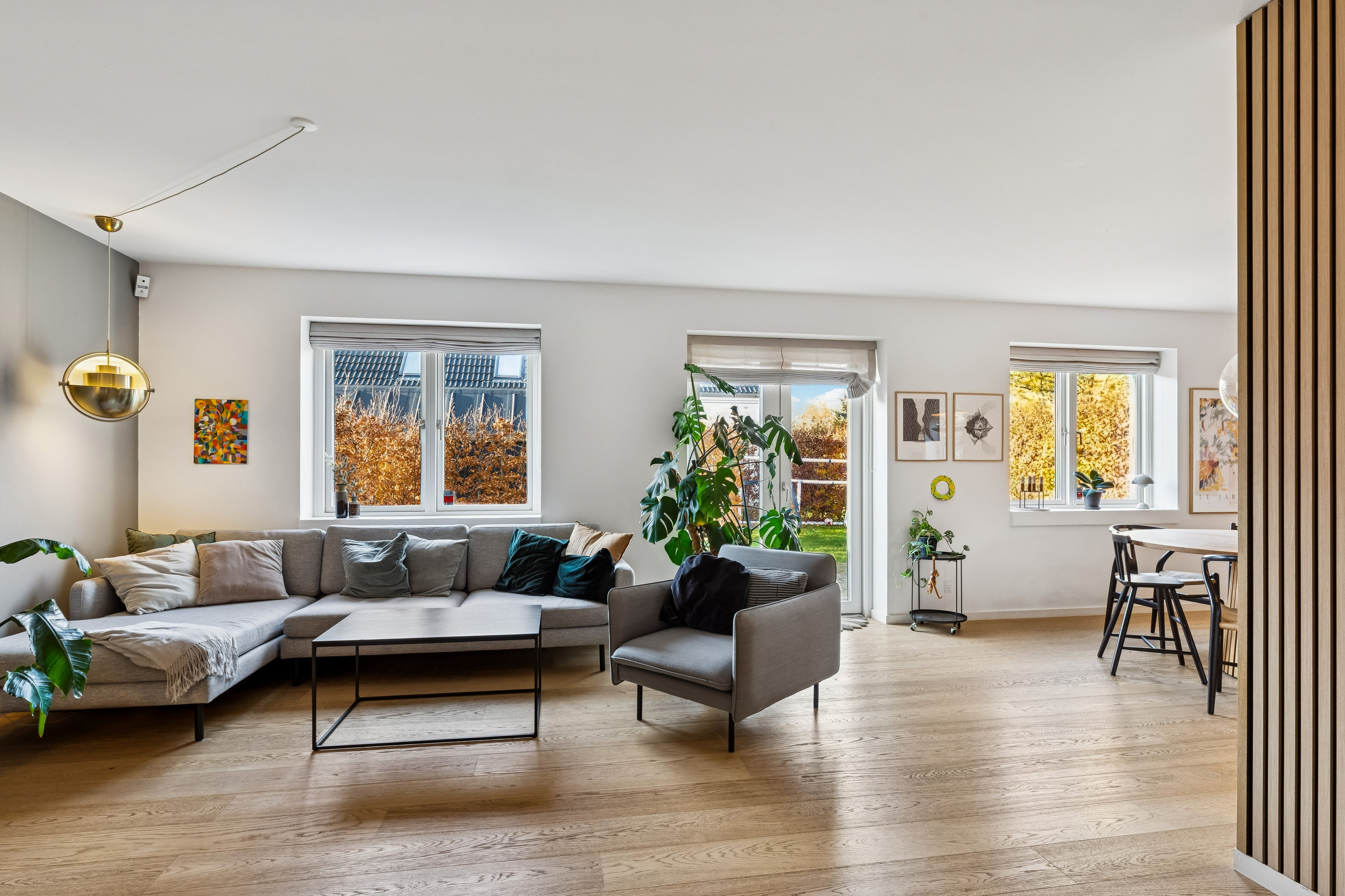 Fremhævet stue billede i fuldskærmstilstand. Billede af Kirkebjerggårdsvej 12B, 2635 Ishøj