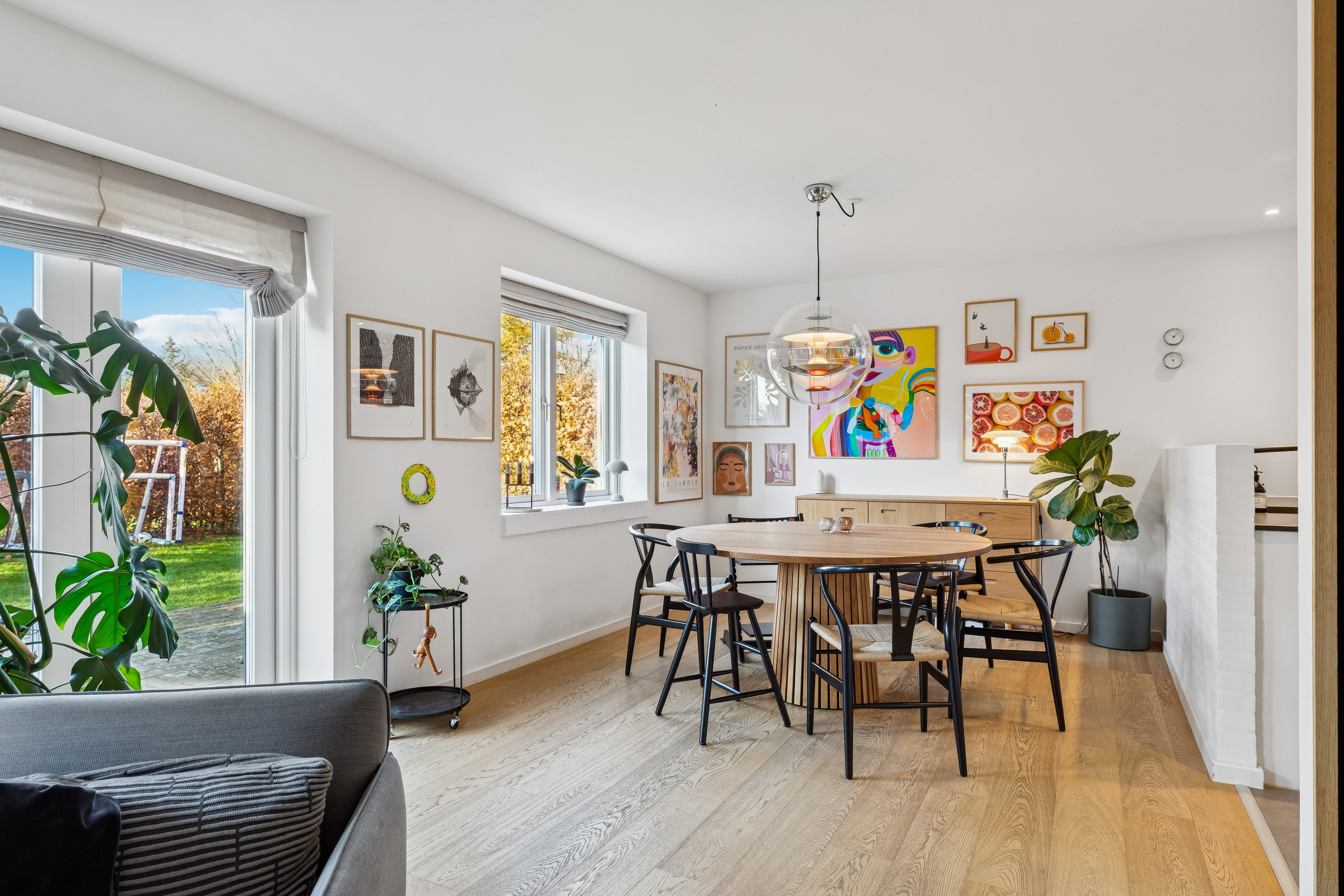 Fremhævet stue billede i fuldskærmstilstand. Billede af Kirkebjerggårdsvej 12B, 2635 Ishøj