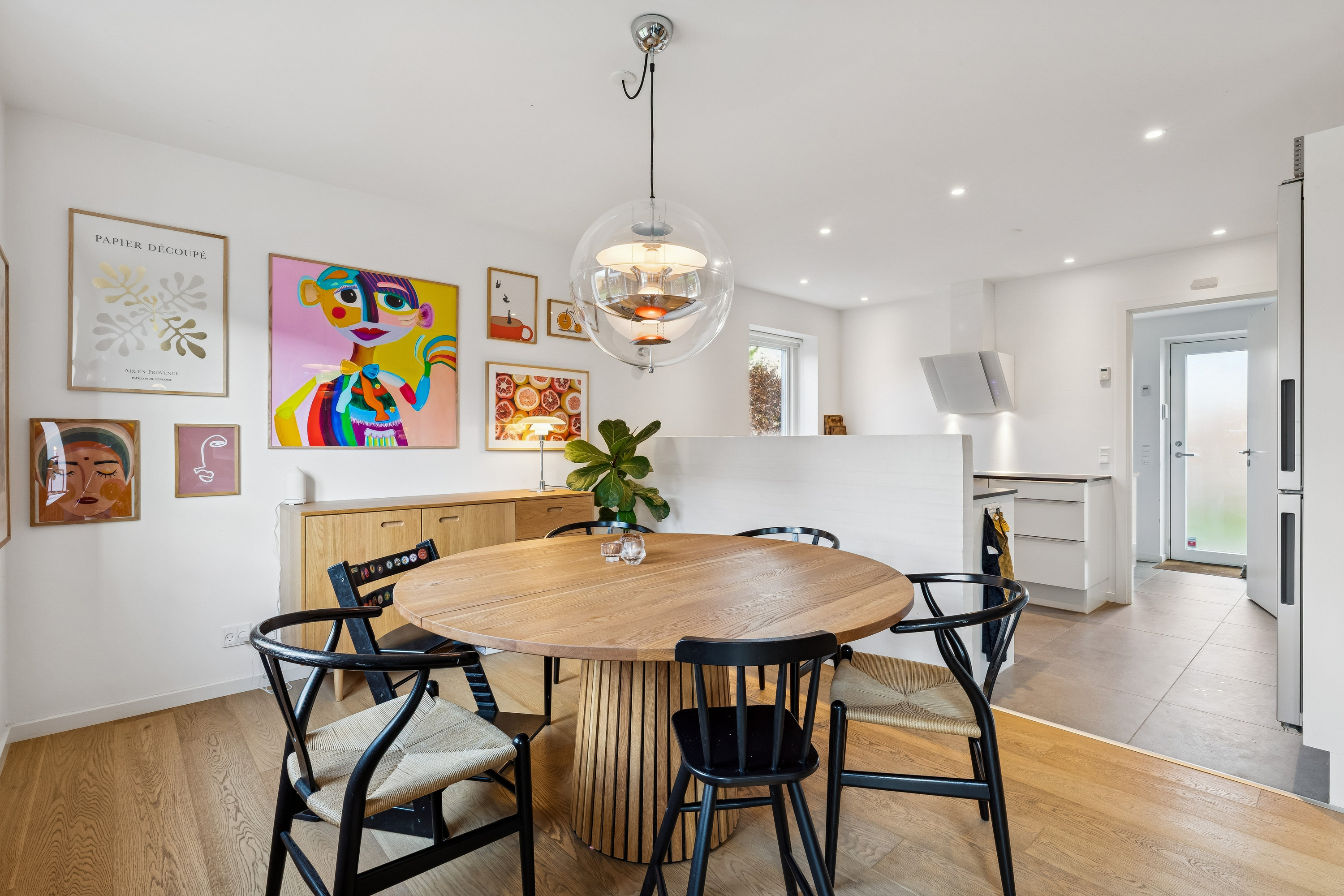 Fremhævet stue billede i fuldskærmstilstand. Billede af Kirkebjerggårdsvej 12B, 2635 Ishøj