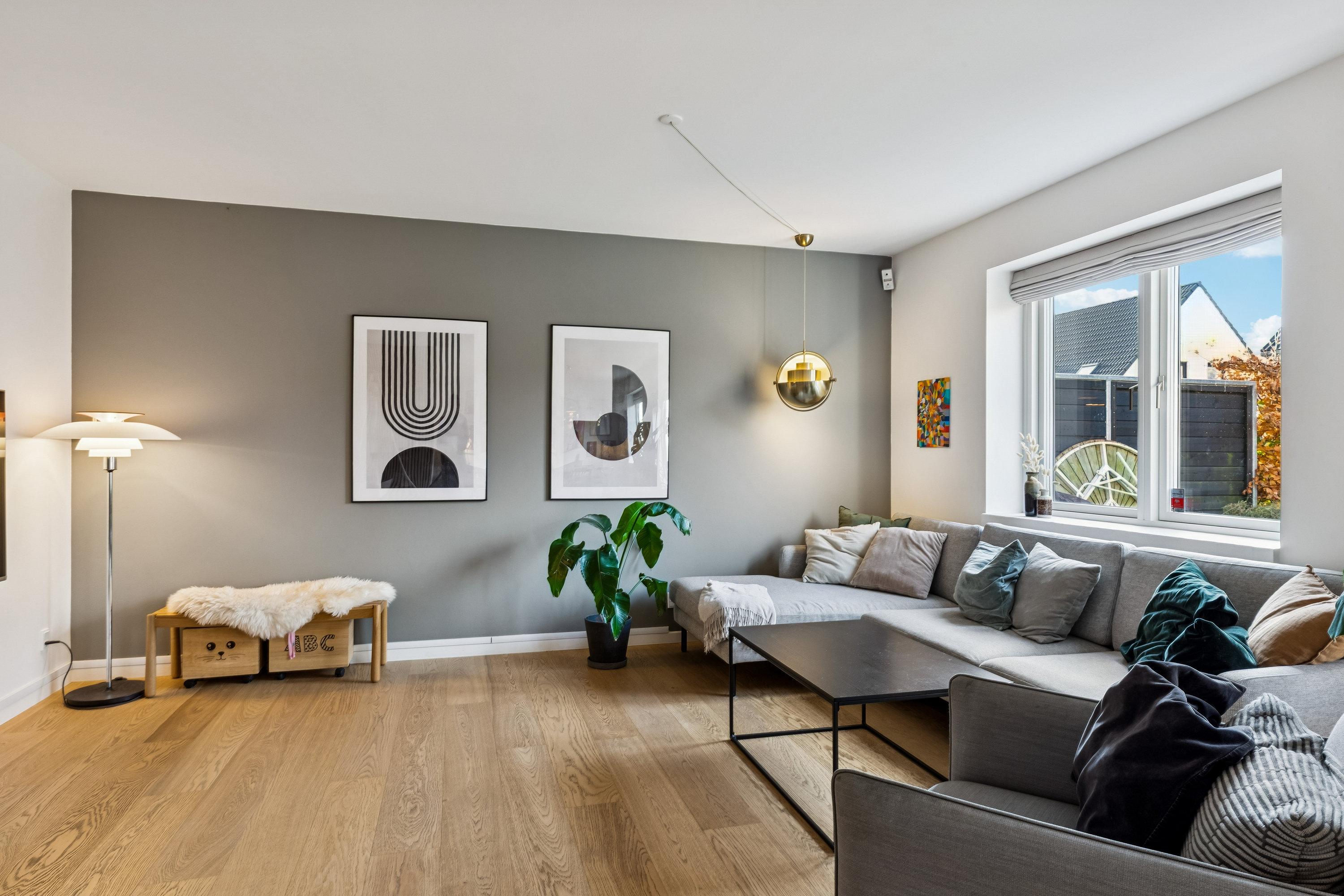 Fremhævet stue billede i fuldskærmstilstand. Billede af Kirkebjerggårdsvej 12B, 2635 Ishøj