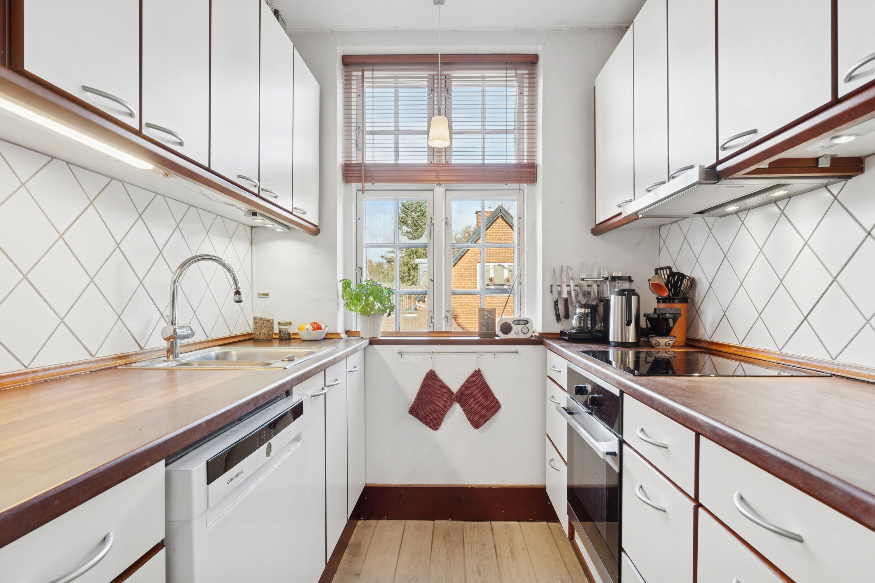 Fremhævet køkken billede i fuldskærmstilstand. Billede af Krogvej 14, 1., 2830 Virum