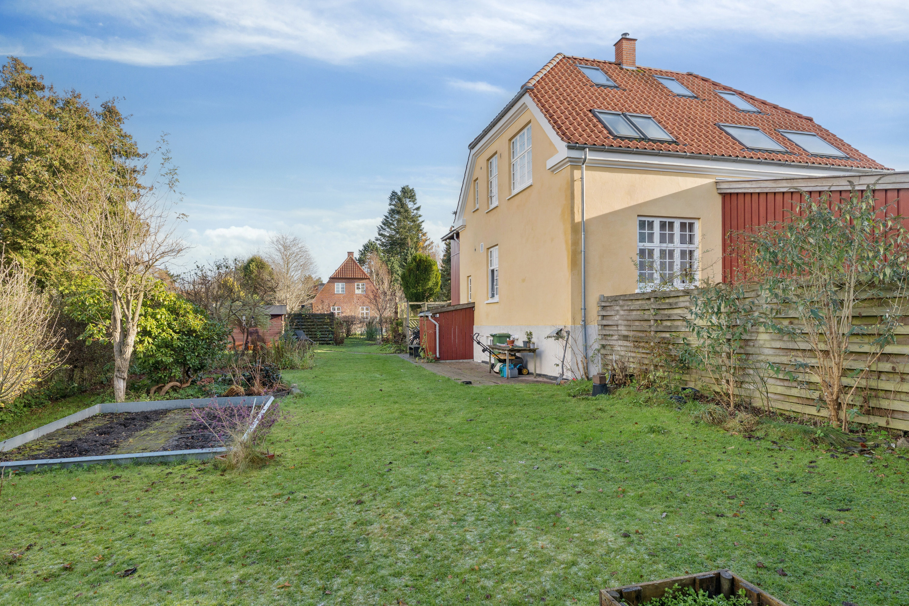 Fremhævet udendørs billede i fuldskærmstilstand. Billede af Krogvej 14, 1., 2830 Virum