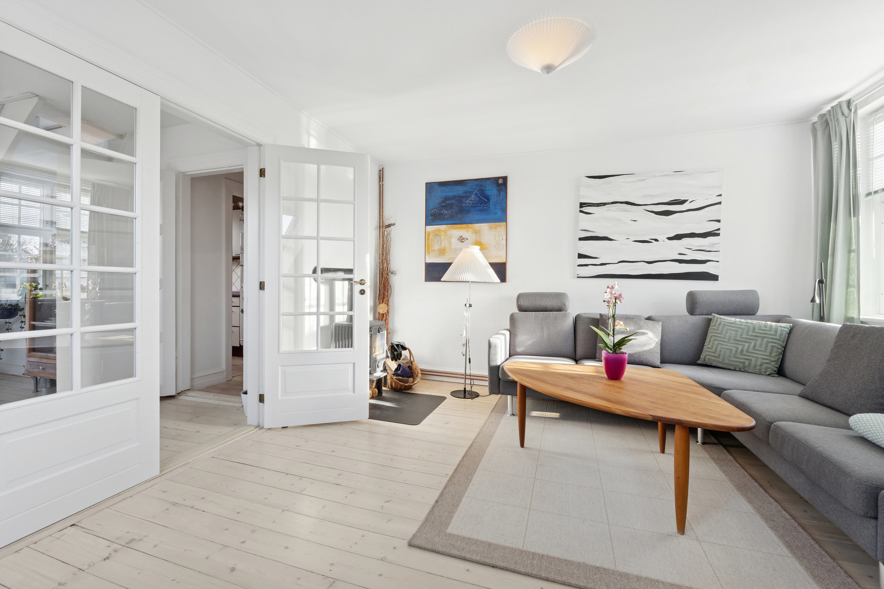 Fremhævet stue billede i fuldskærmstilstand. Billede af Krogvej 14, 1., 2830 Virum