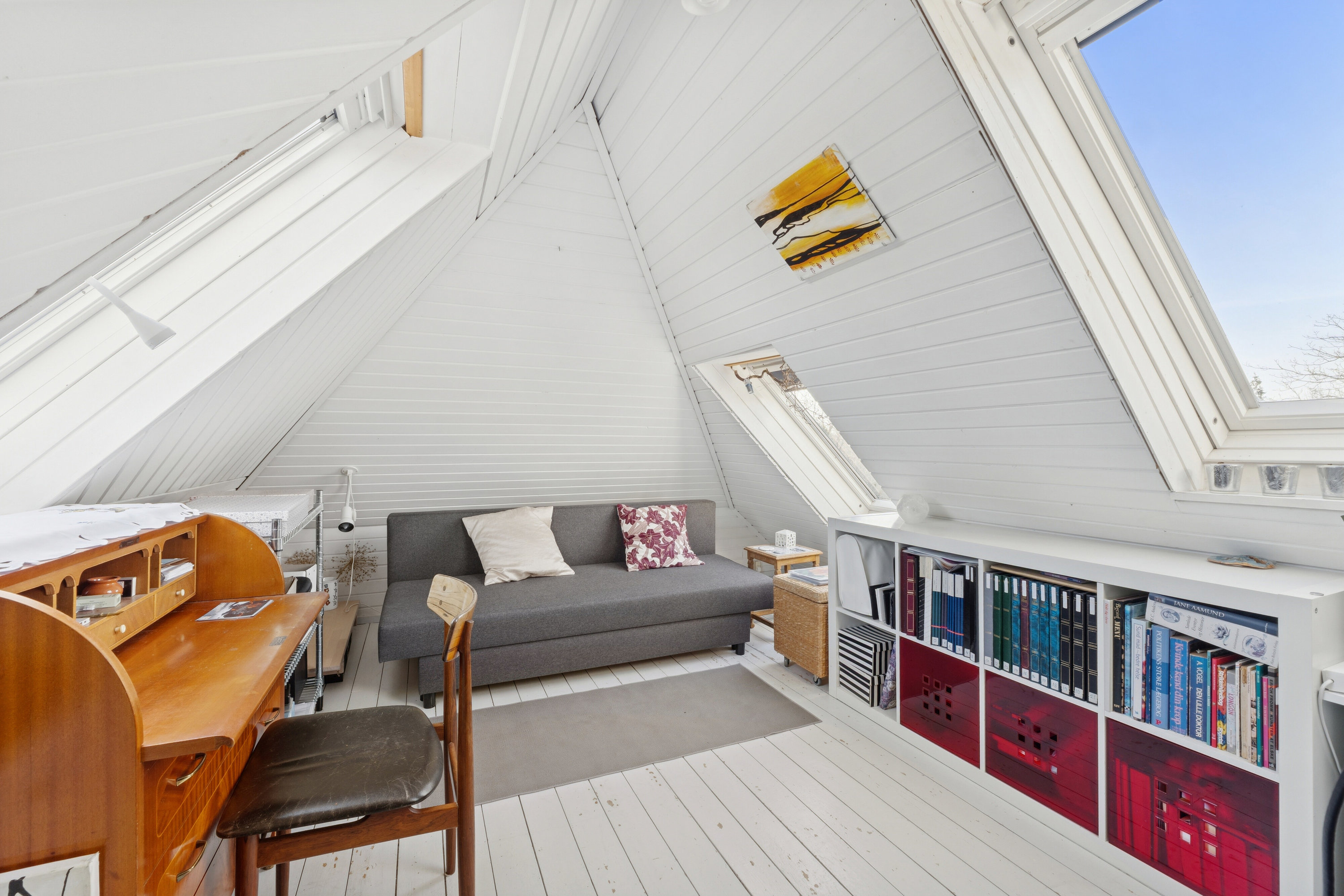 Fremhævet stue billede i fuldskærmstilstand. Billede af Krogvej 14, 1., 2830 Virum