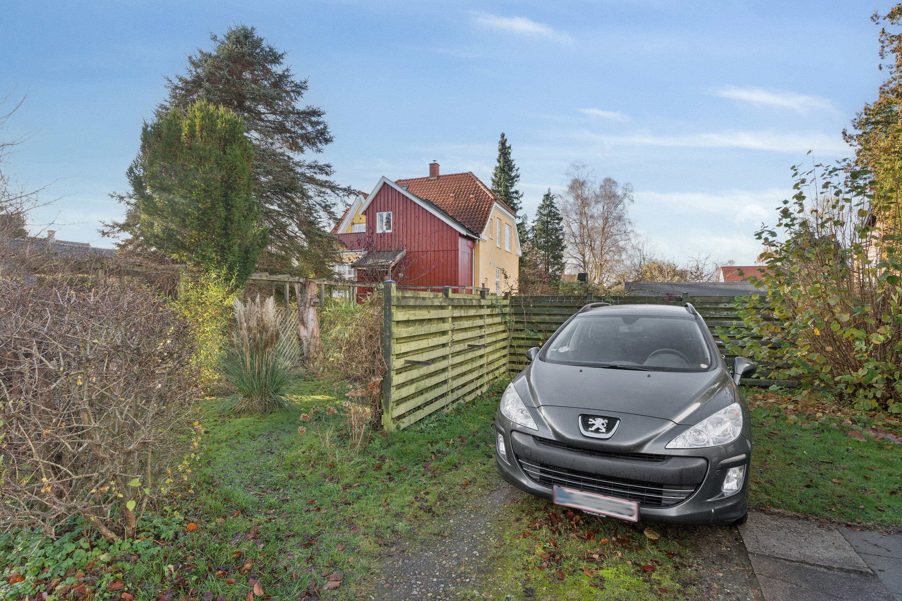 Fremhævet udendørs billede i fuldskærmstilstand. Billede af Krogvej 14, 1., 2830 Virum