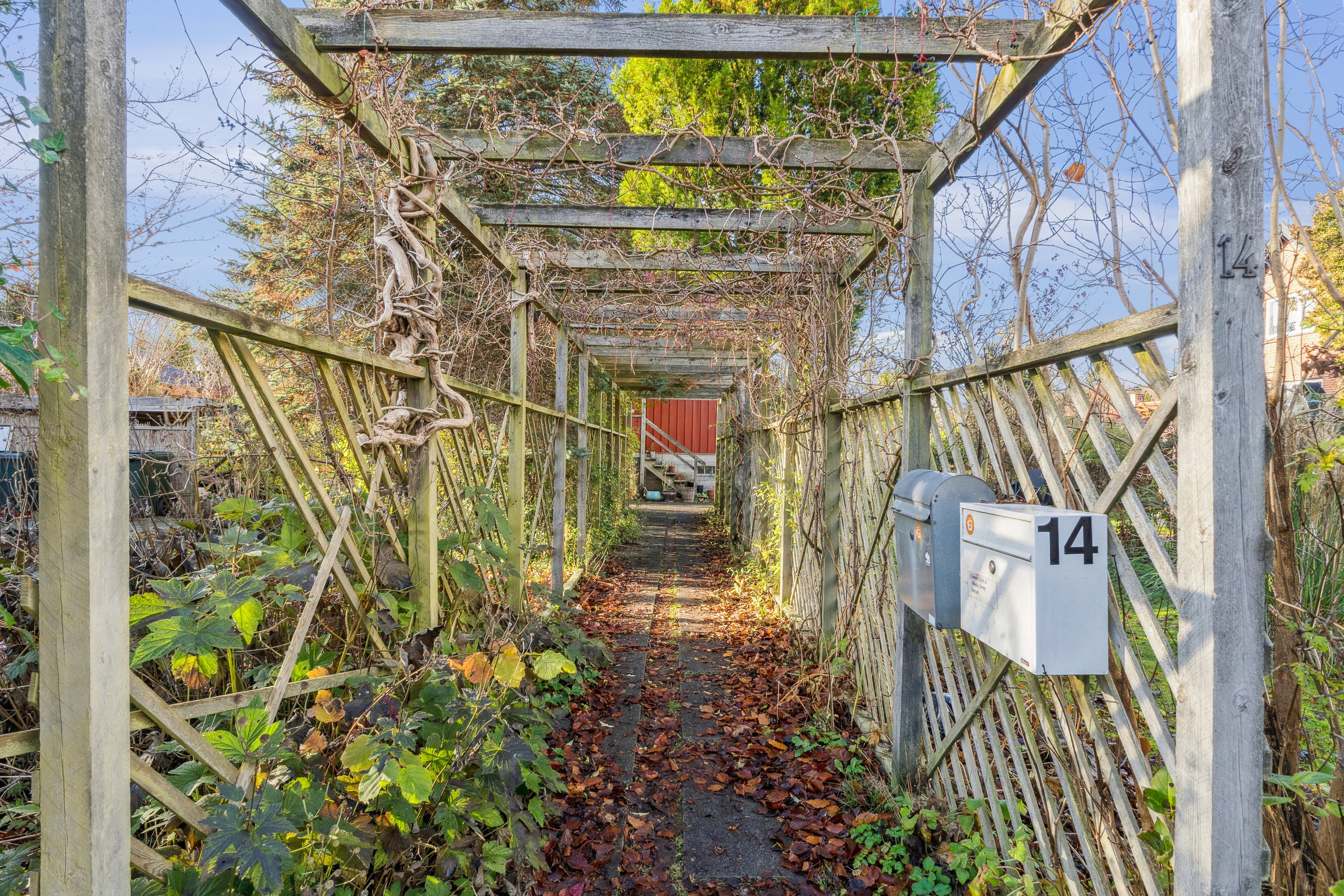 Fremhævet udendørs billede i fuldskærmstilstand. Billede af Krogvej 14, 1., 2830 Virum