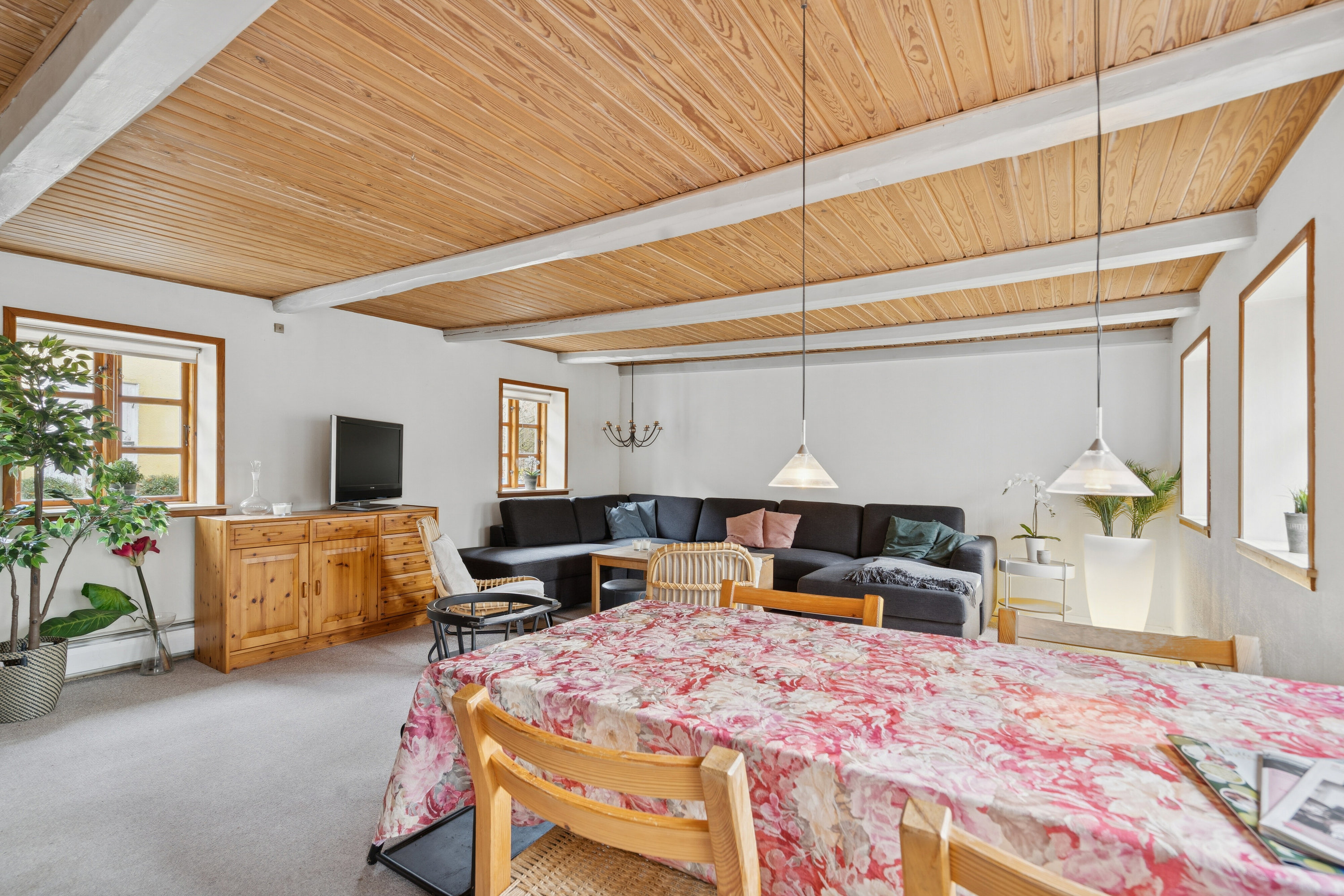 Fremhævet stue billede i fuldskærmstilstand. Billede af Assensvej 334, Frankfri, 5690 Tommerup