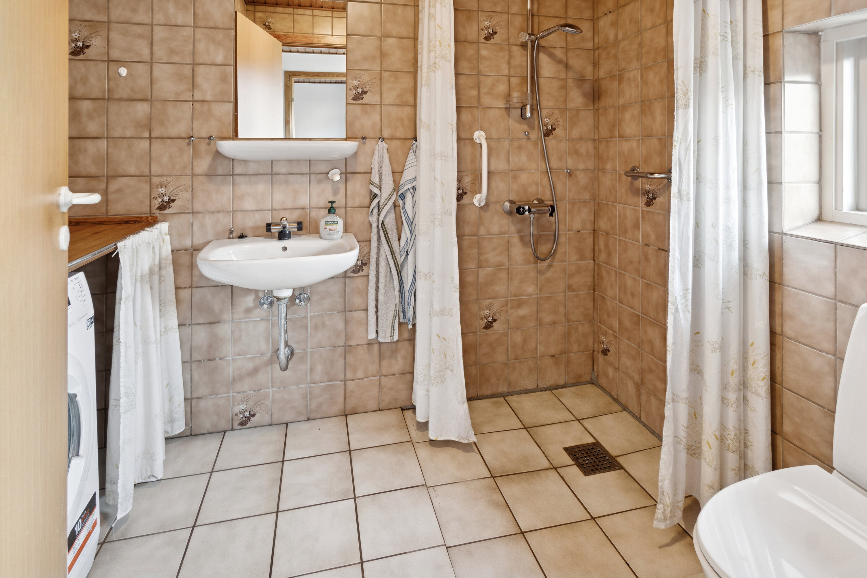 Fremhævet badeværelse billede i fuldskærmstilstand. Billede af Maglevænget 87, 4571 Grevinge