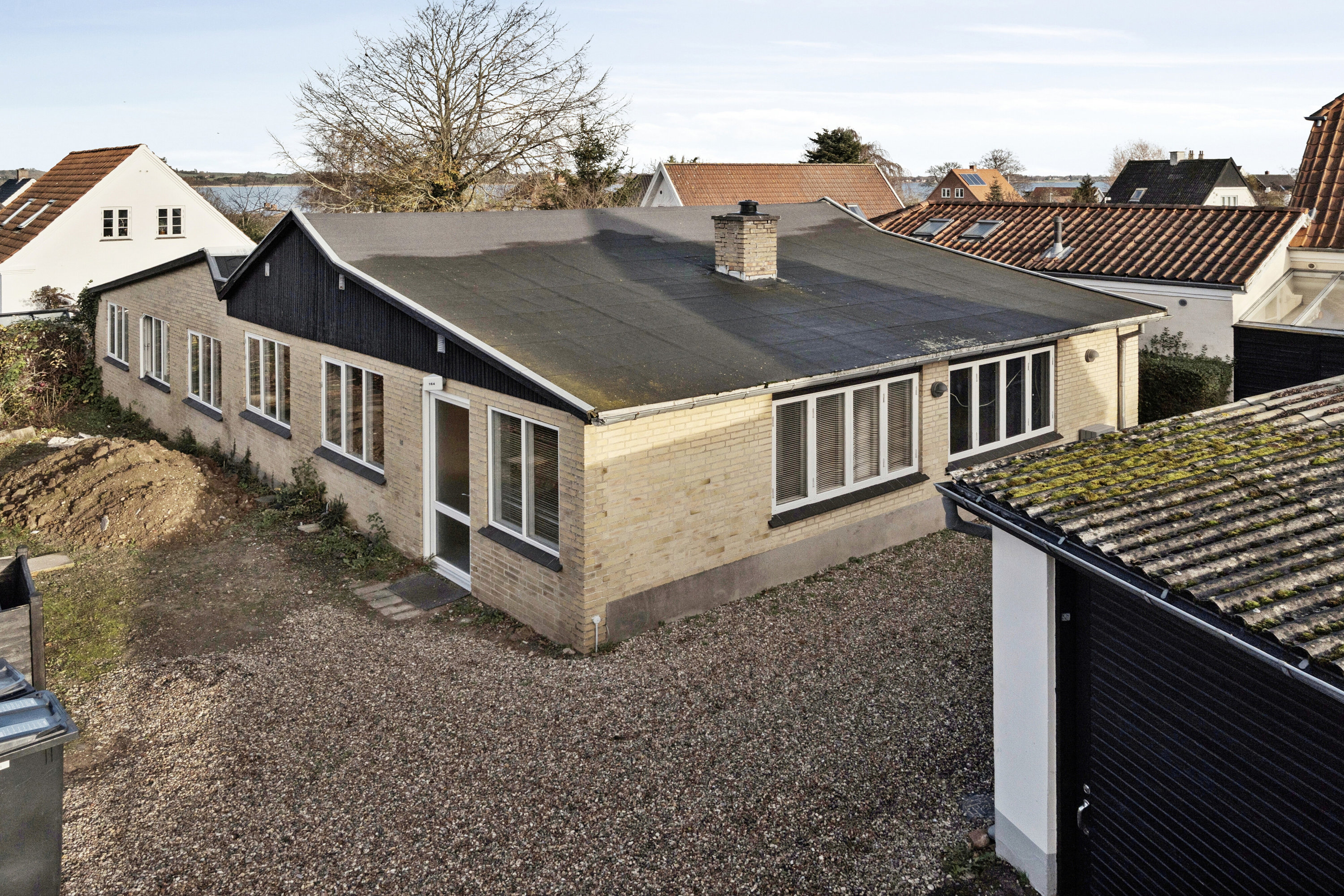 Fremhævet udendørs billede i fuldskærmstilstand. Billede af Kalundborgvej 164, 4300 Holbæk