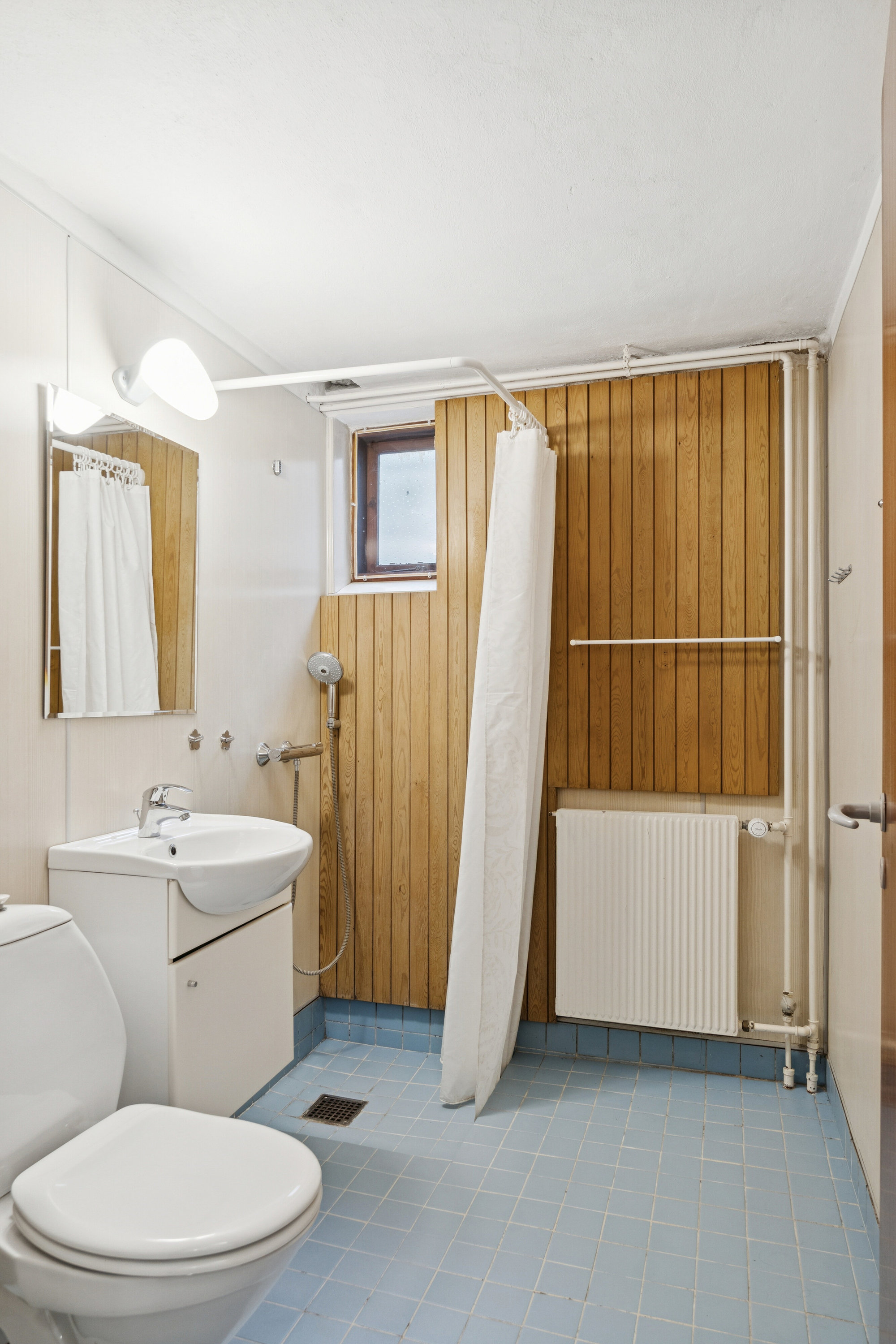 Fremhævet badeværelse i kælder billede i fuldskærmstilstand. Billede af Præsteengen 27, Rønnebæk, 4700 Næstved