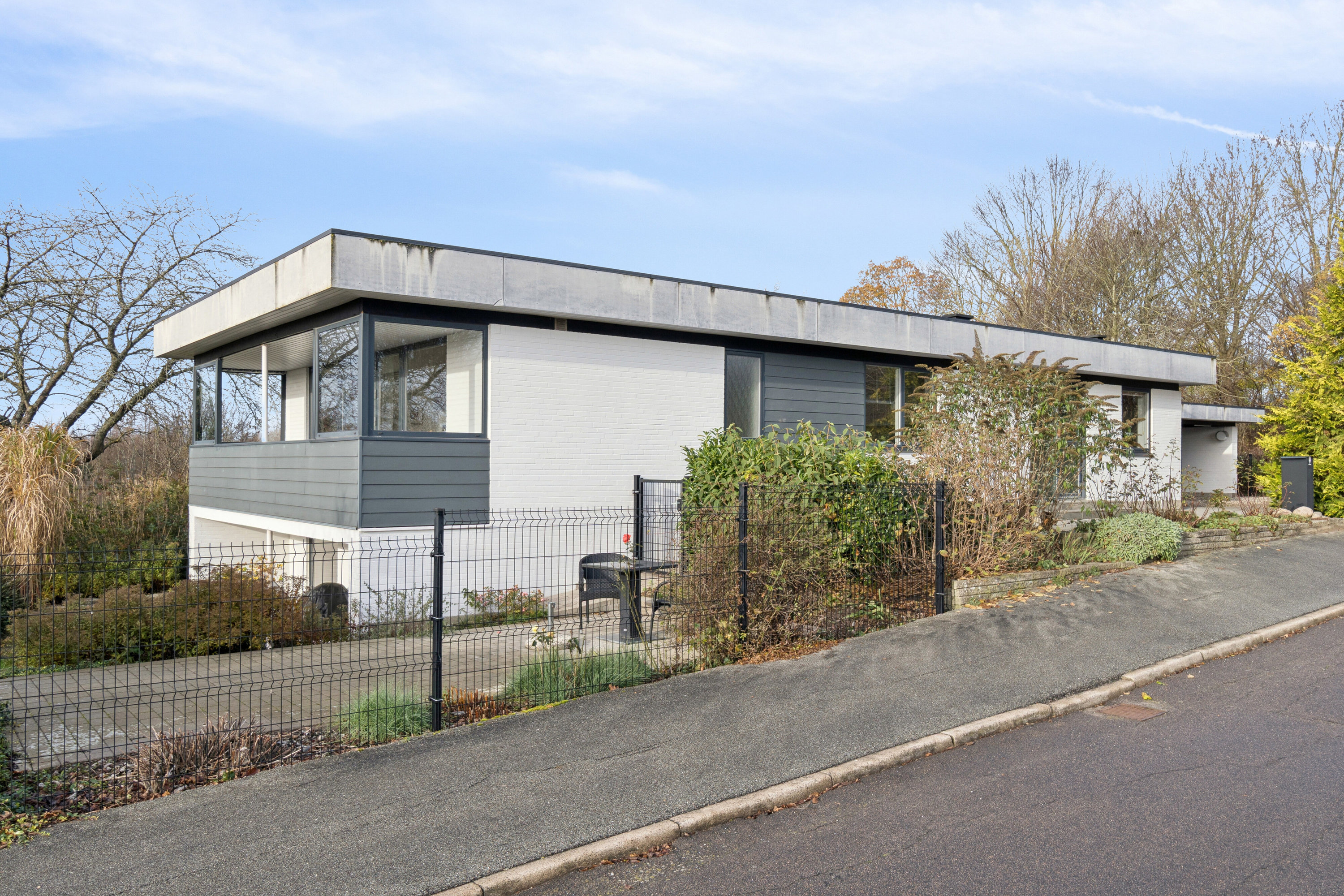 Fremhævet set fra vejen billede i fuldskærmstilstand. Billede af Præsteengen 27, Rønnebæk, 4700 Næstved