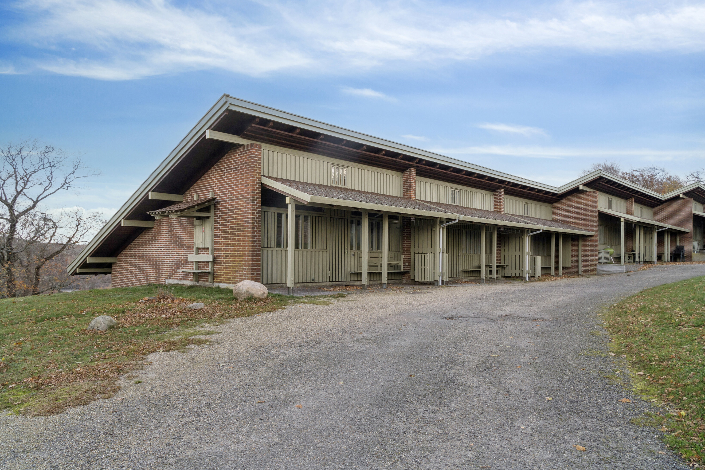 Miniaturebillede 2: set fra vejen. Billede af Langebjergvej 62, 27., Sandvig, 3770 Allinge