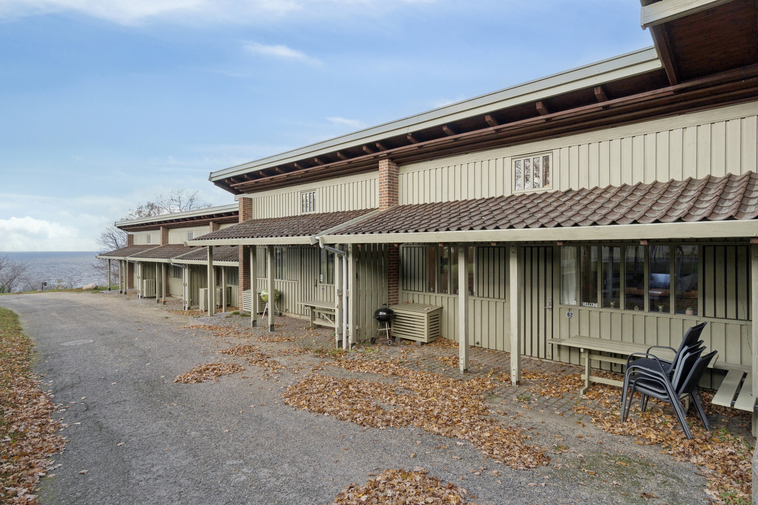 Fritidshus: Set fra vejen på Langebjergvej 62, 27., Sandvig, 3770 Allinge