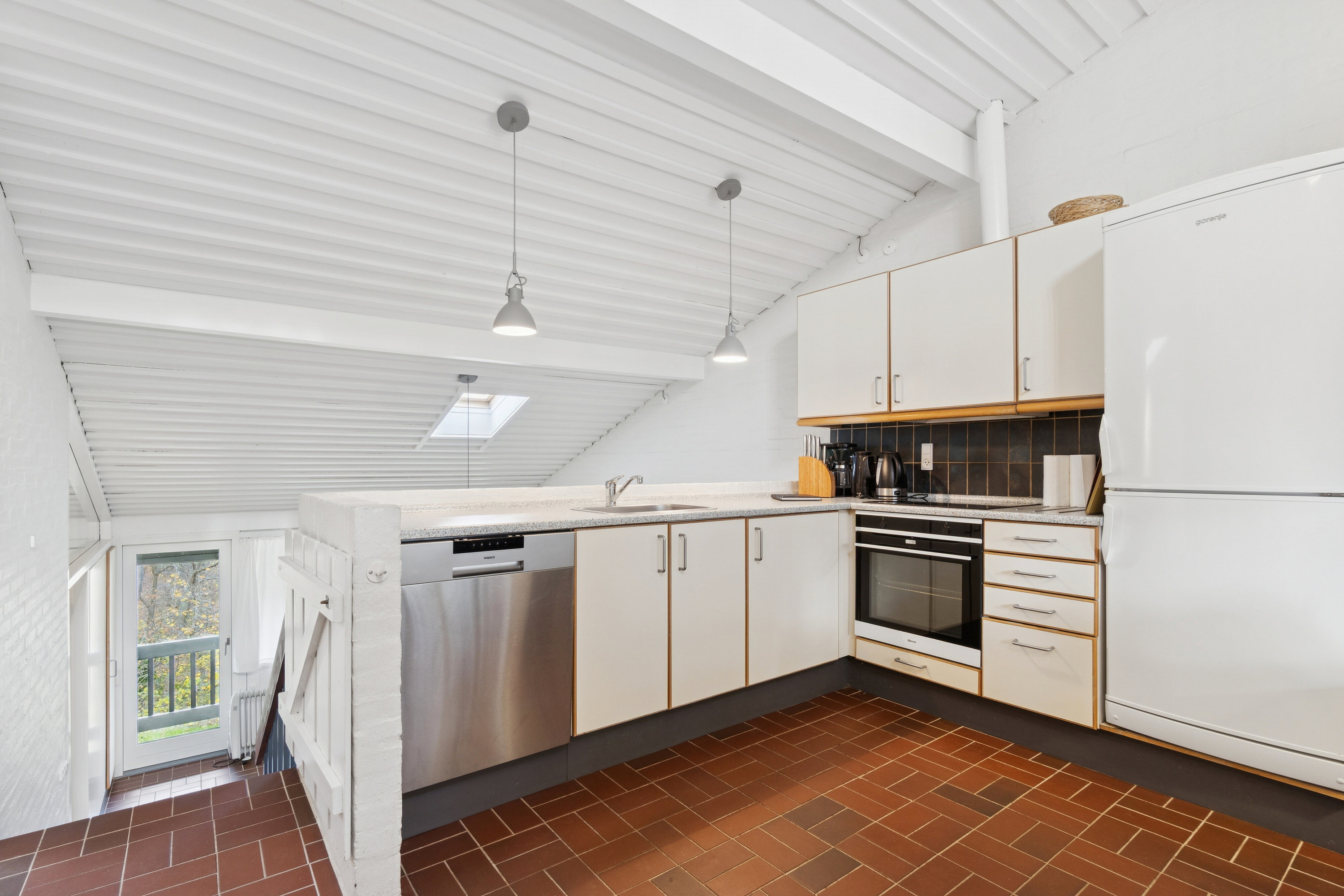 Fremhævet køkken billede i fuldskærmstilstand. Billede af Langebjergvej 62, 27., Sandvig, 3770 Allinge