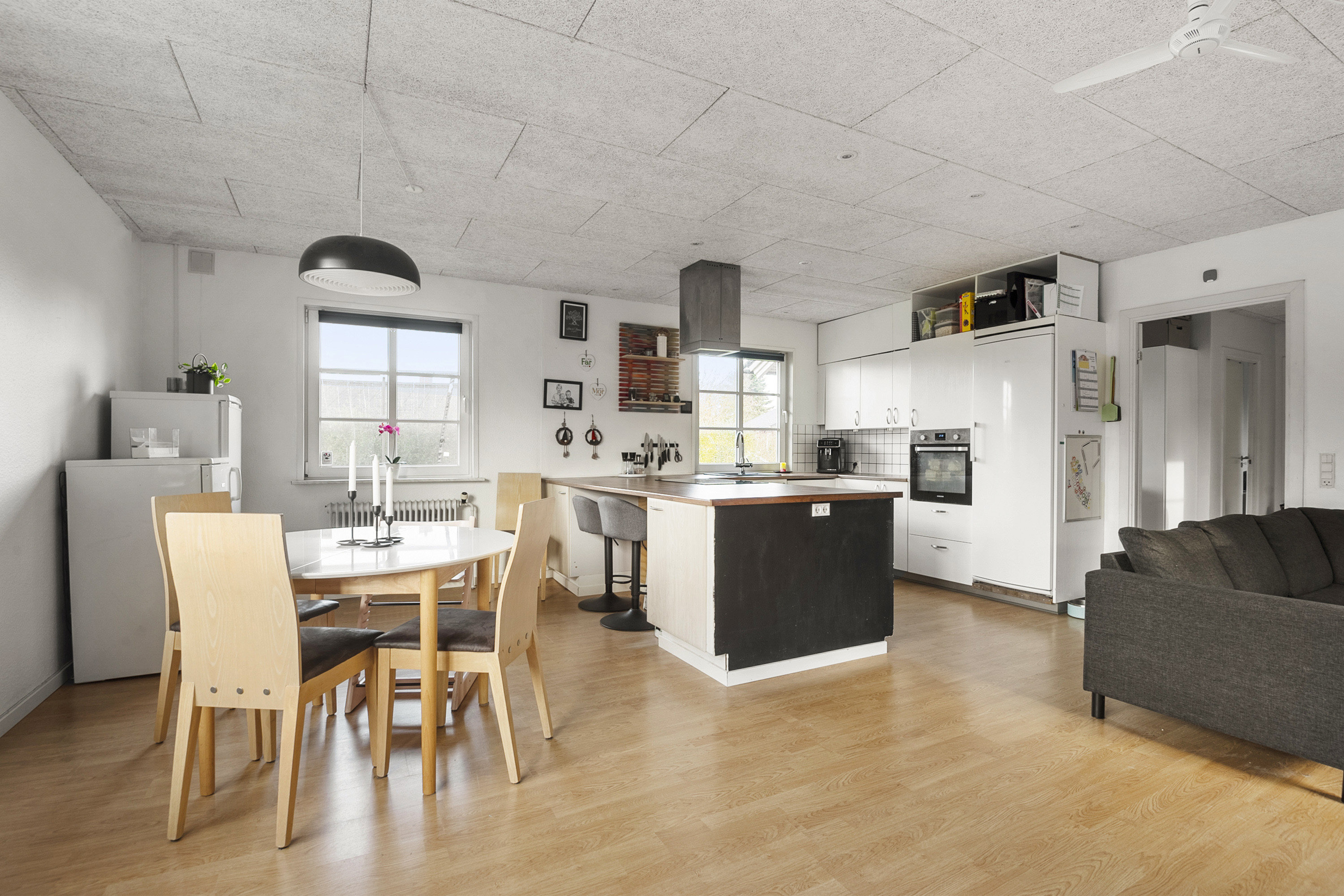 Fremhævet spisestue billede i fuldskærmstilstand. Billede af Byparken 2, Næsbjerg, 6800 Varde