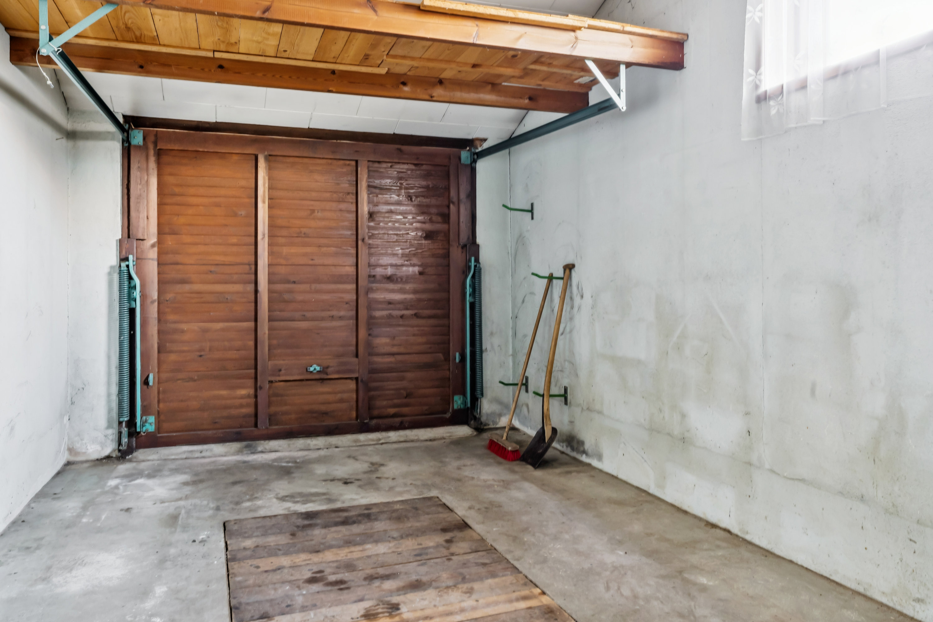 Fremhævet garage billede i fuldskærmstilstand. Billede af Bavnebakken 37, 9530 Støvring