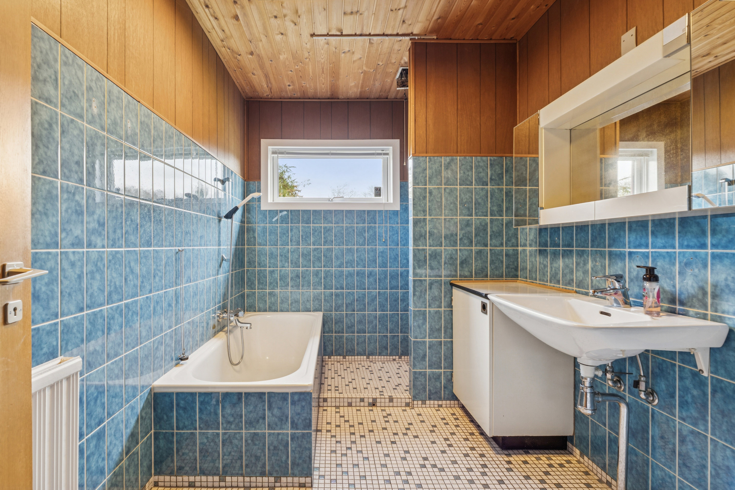 Fremhævet badeværelse billede i fuldskærmstilstand. Billede af Hækkehusvej 16, Bellinge, 5250 Odense SV