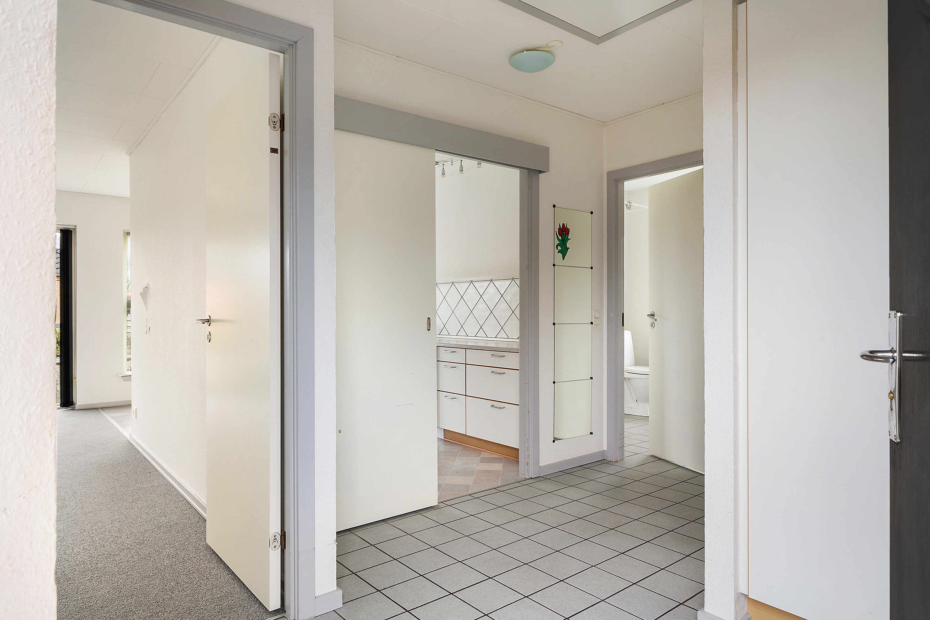 Fremhævet baggang billede i fuldskærmstilstand. Billede af Østervang 1B, 6630 Rødding