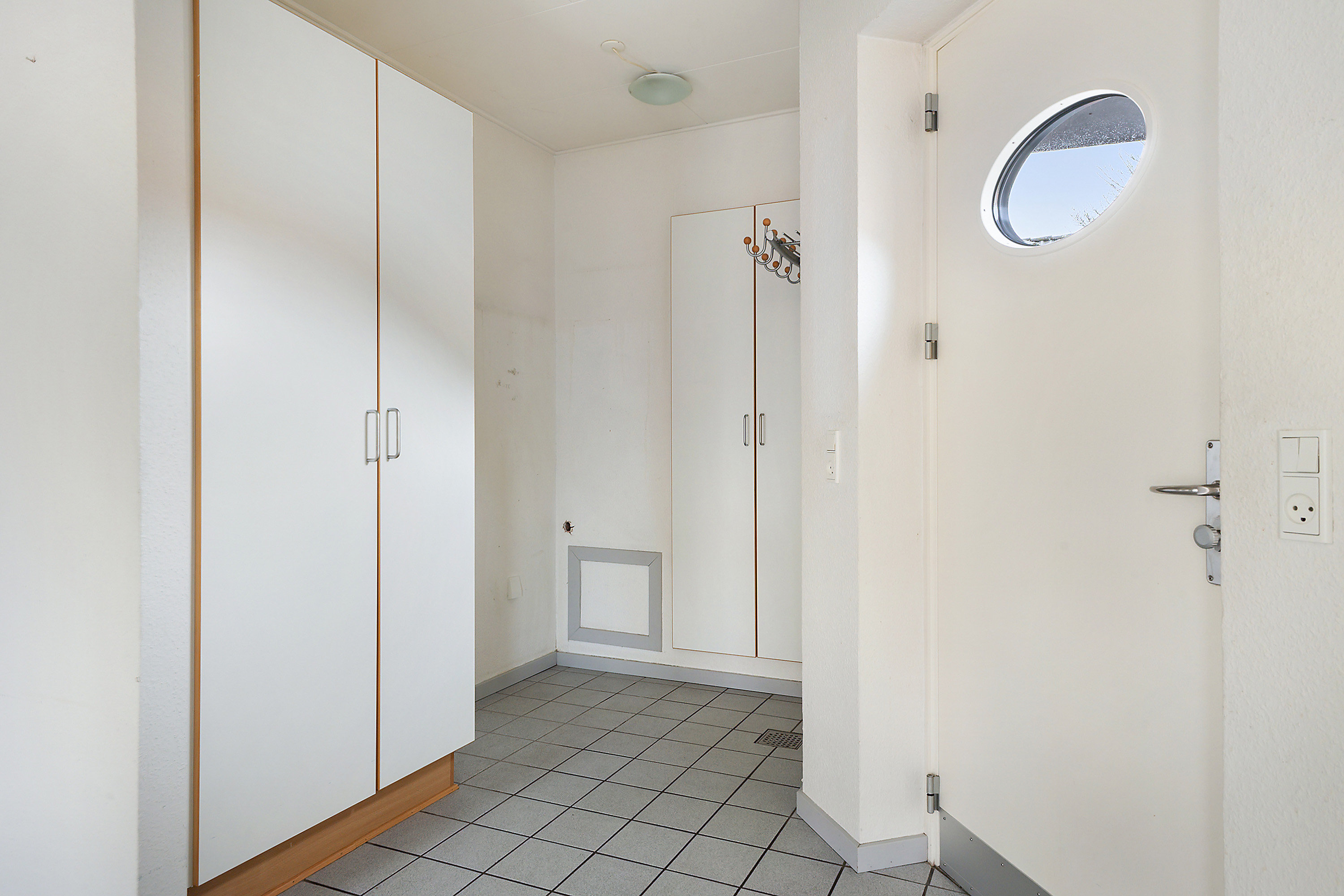 Fremhævet baggang billede i fuldskærmstilstand. Billede af Østervang 1B, 6630 Rødding