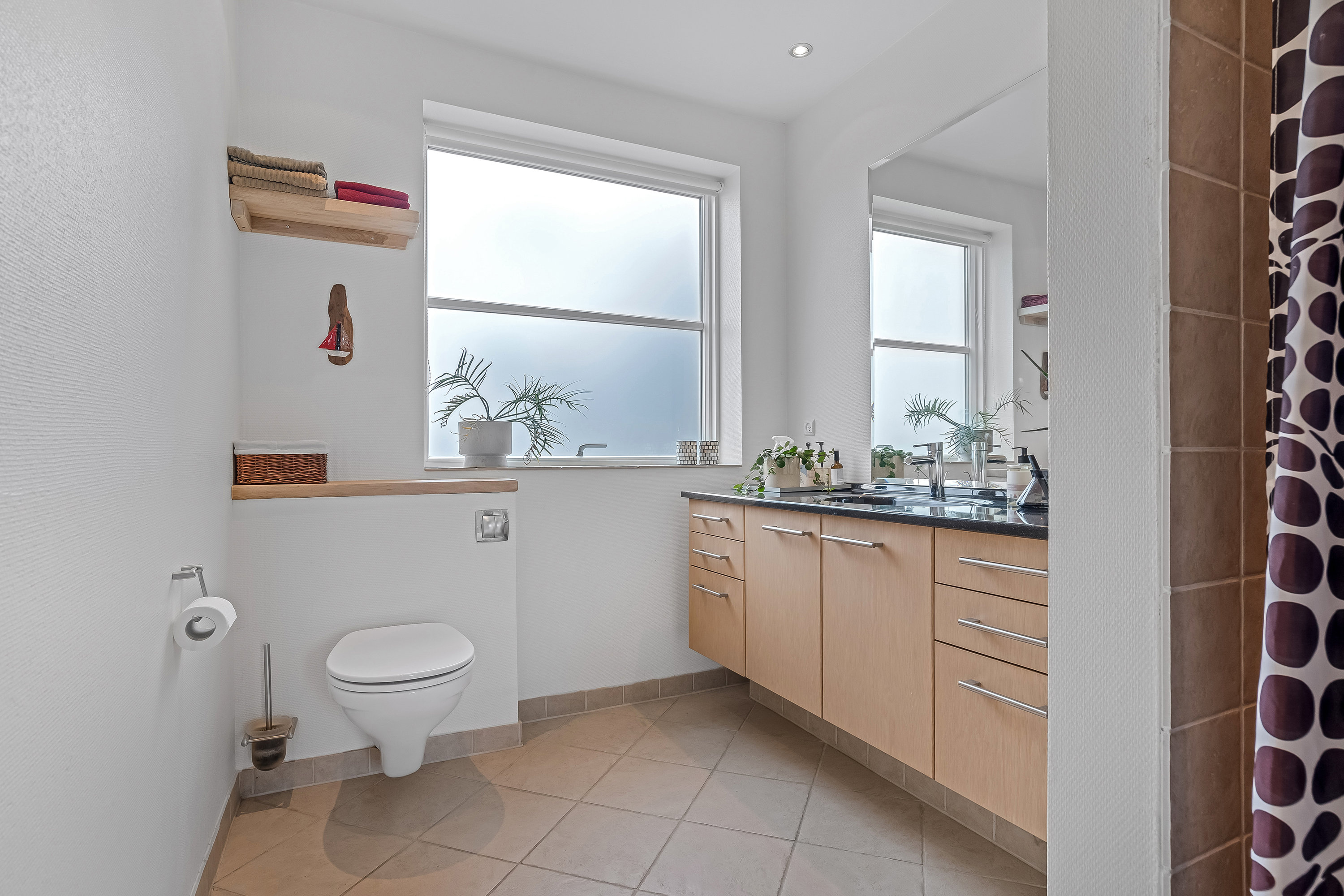 Fremhævet badeværelse billede i fuldskærmstilstand. Billede af Dammen 8, 7500 Holstebro